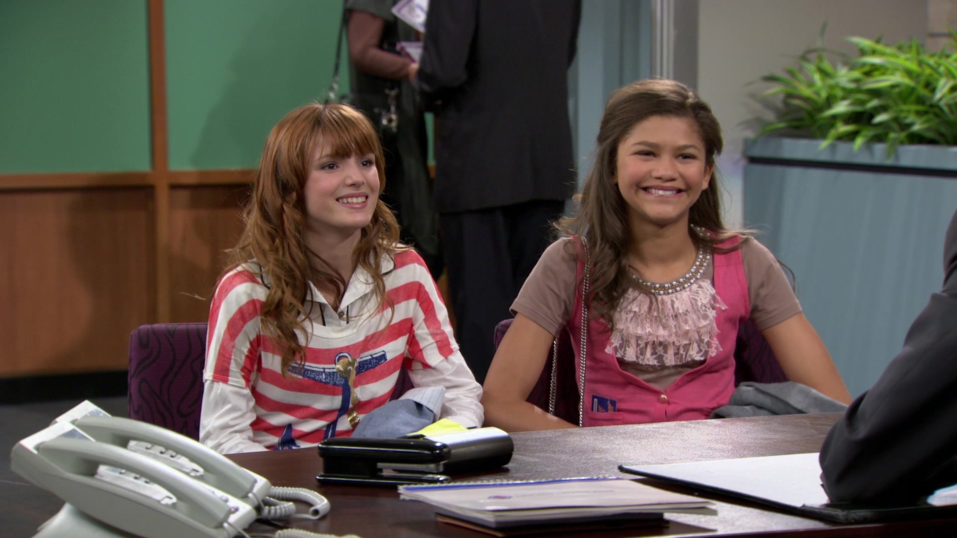 Shake_It_Up_S01E02_1080p_BTD_000833.jpg Shake_It_Up_S01E02_1080p_BTD_000833.jpg