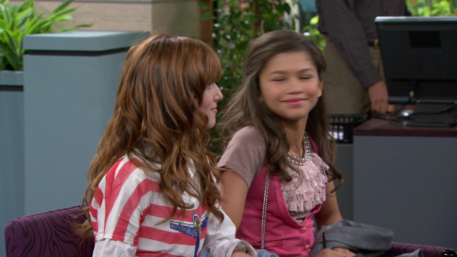 Shake_It_Up_S01E02_1080p_BTD_000850.jpg