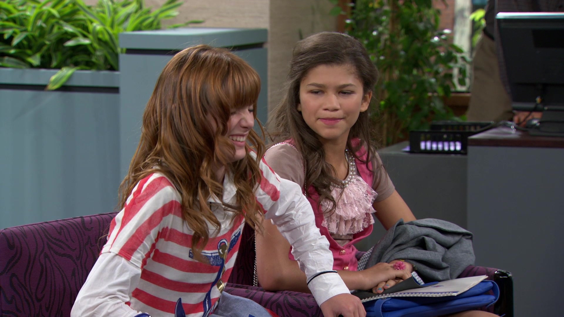 Shake_It_Up_S01E02_1080p_BTD_000915.jpg