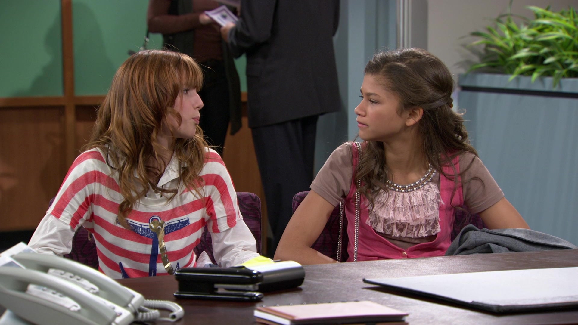 Shake_It_Up_S01E02_1080p_BTD_000924.jpg
