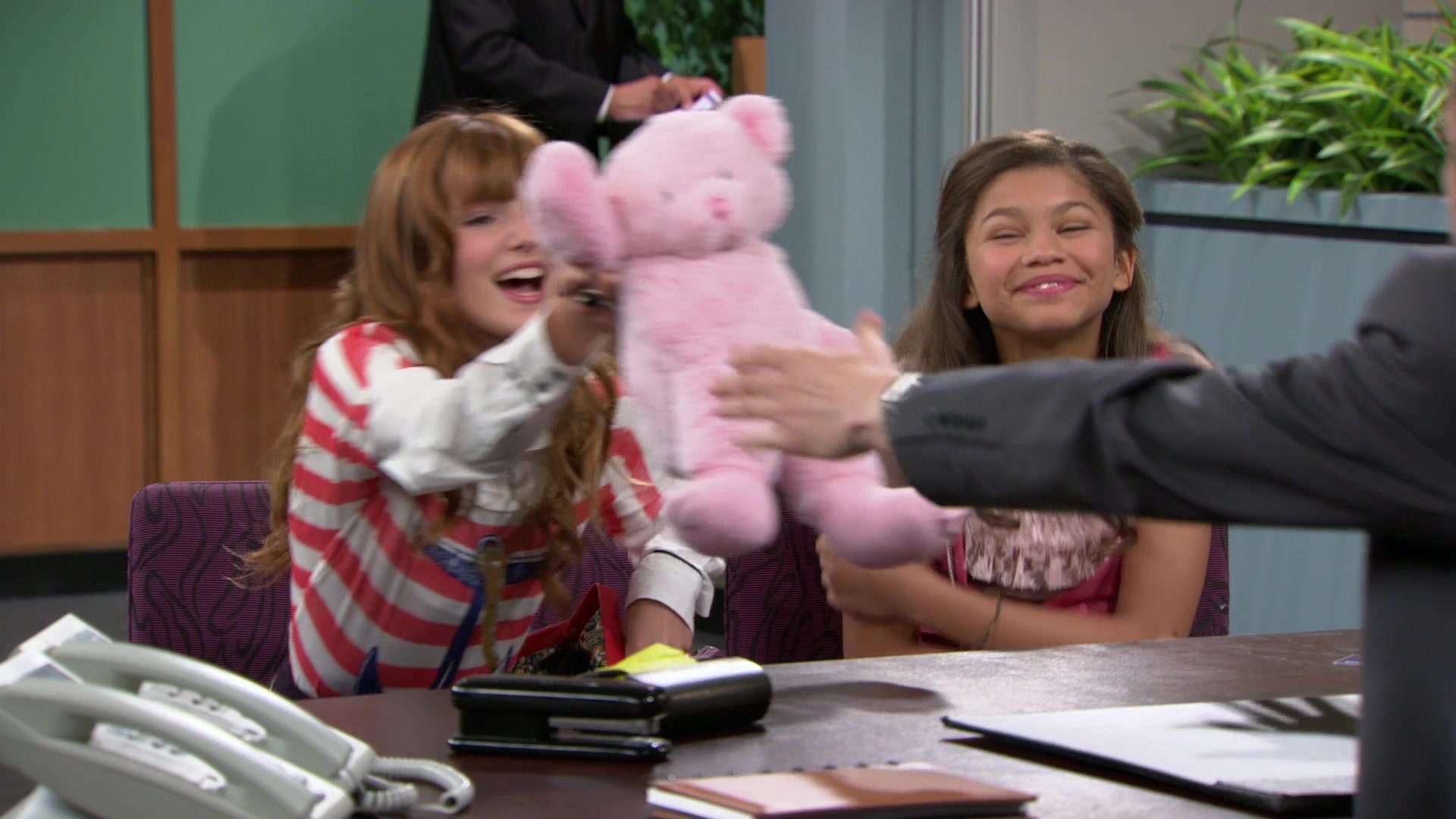 Shake_It_Up_S01E02_1080p_BTD_000961.jpg Shake_It_Up_S01E02_1080p_BTD_000961.jpg