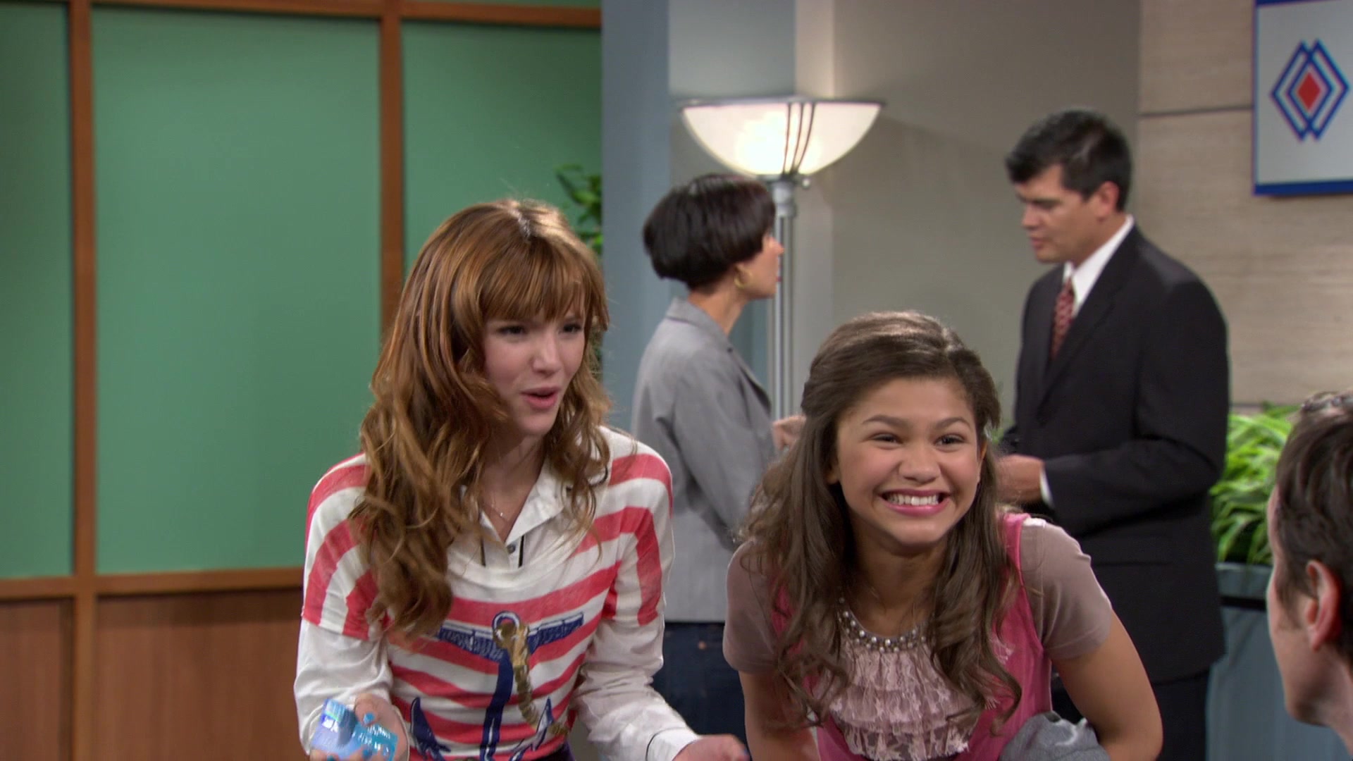 Shake_It_Up_S01E02_1080p_BTD_001043.jpg