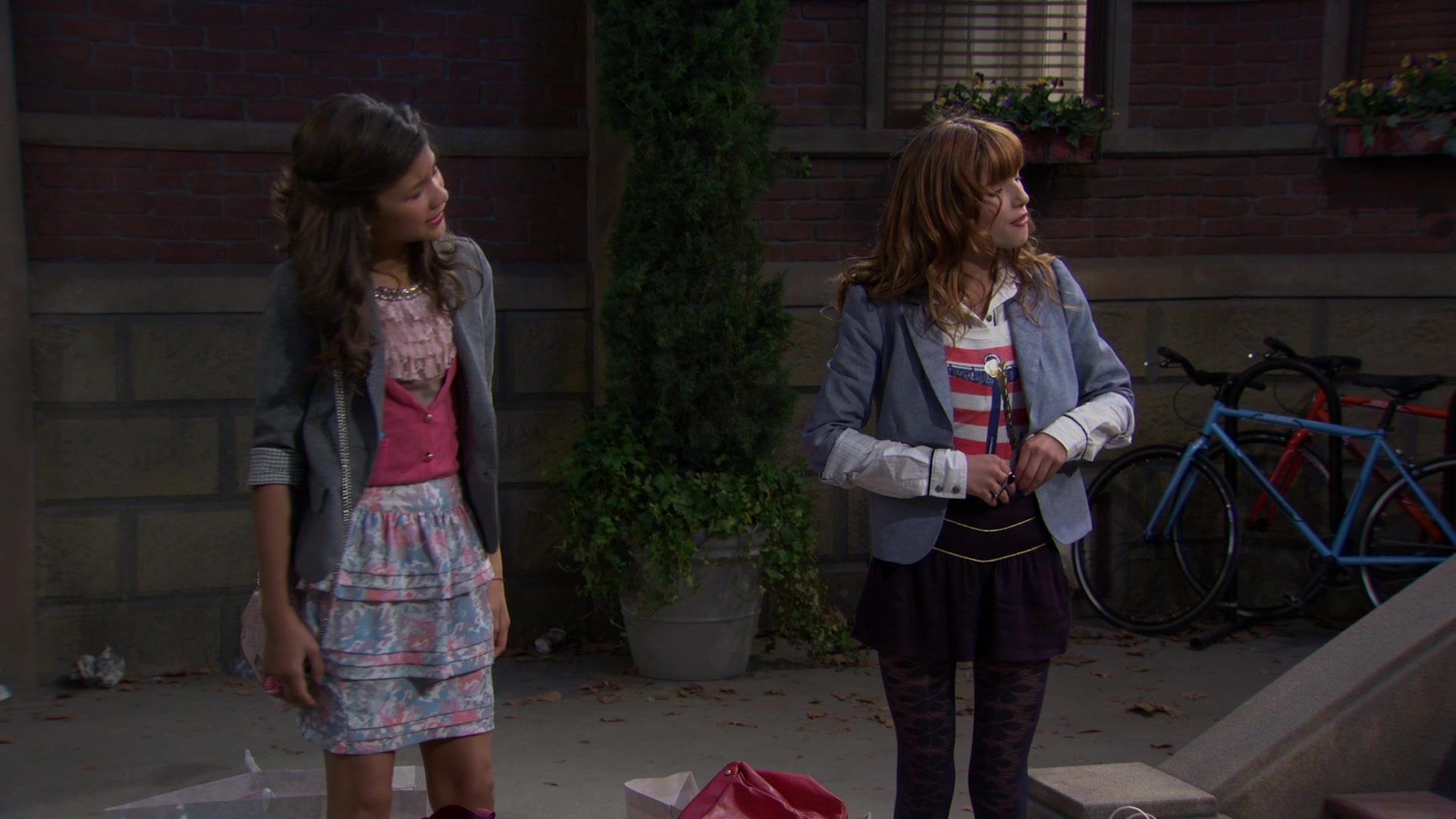 Shake_It_Up_S01E02_1080p_BTD_001068.jpg