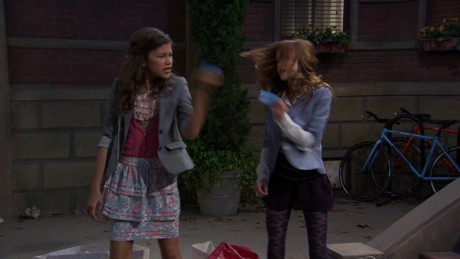 Shake_It_Up_S01E02_1080p_BTD_001075.jpg
