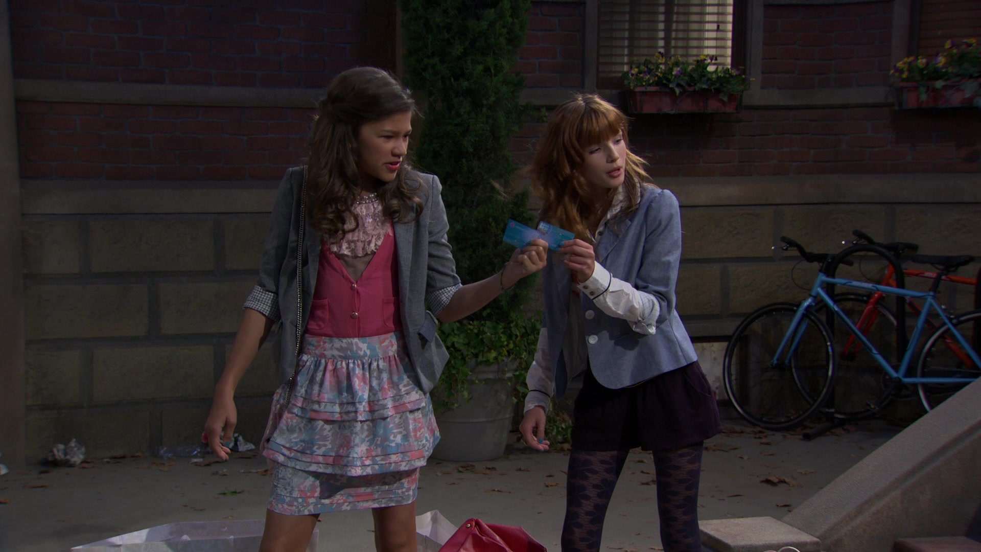 Shake_It_Up_S01E02_1080p_BTD_001077.jpg