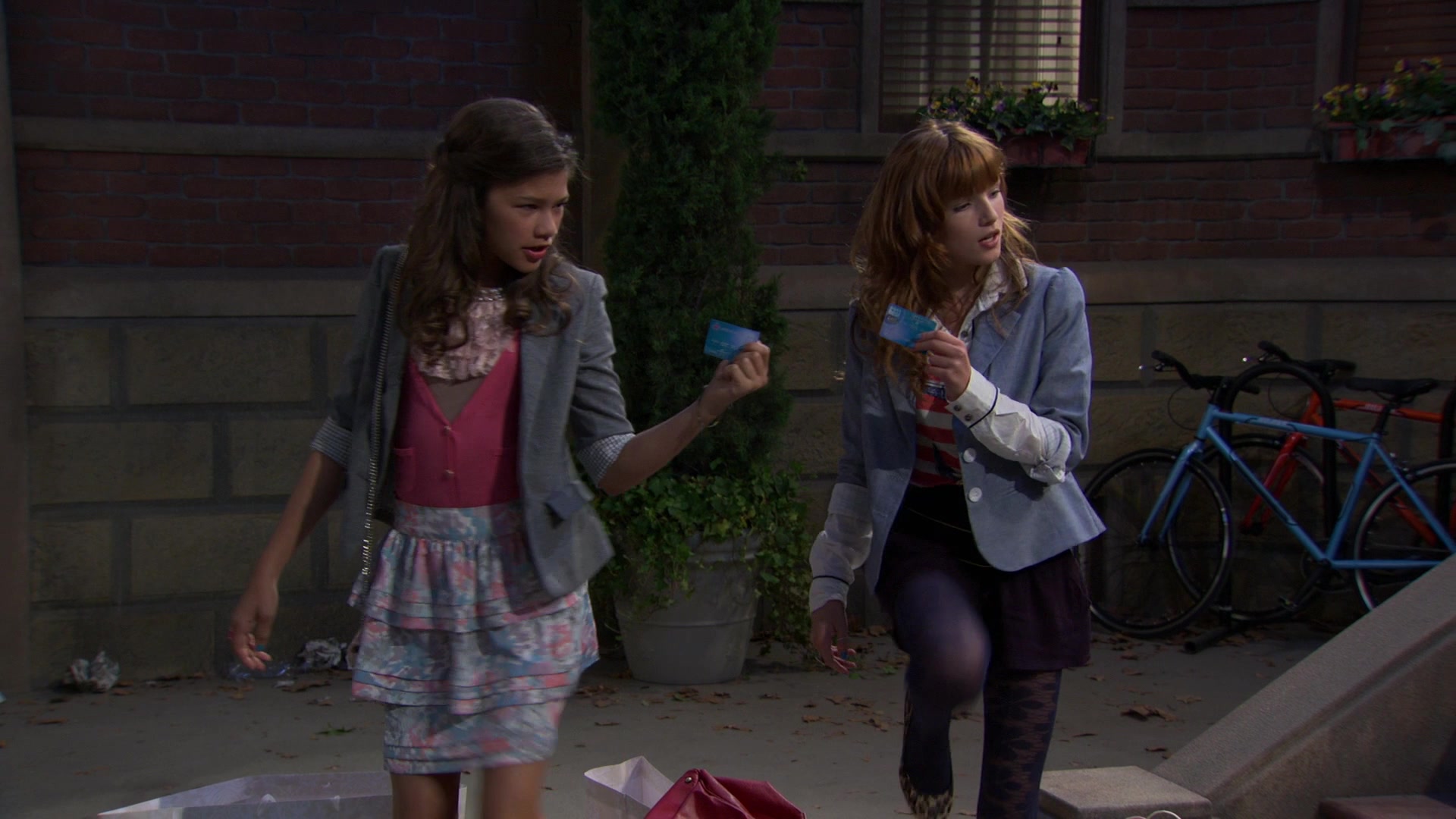 Shake_It_Up_S01E02_1080p_BTD_001079.jpg