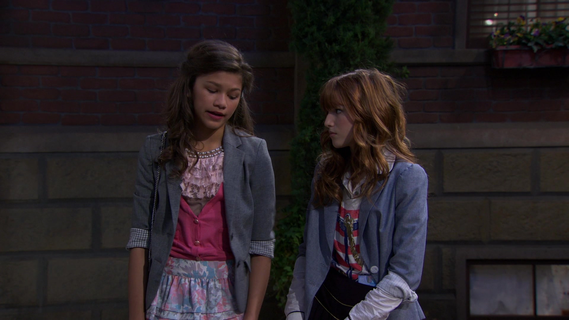 Shake_It_Up_S01E02_1080p_BTD_001213.jpg