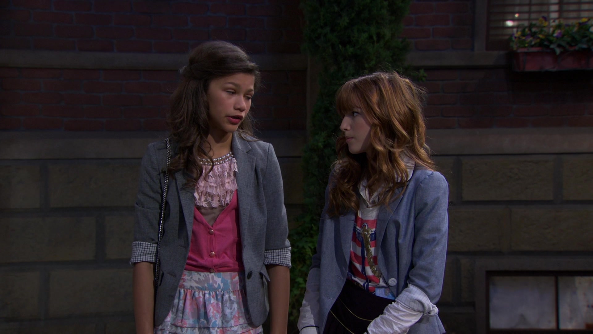 Shake_It_Up_S01E02_1080p_BTD_001214.jpg