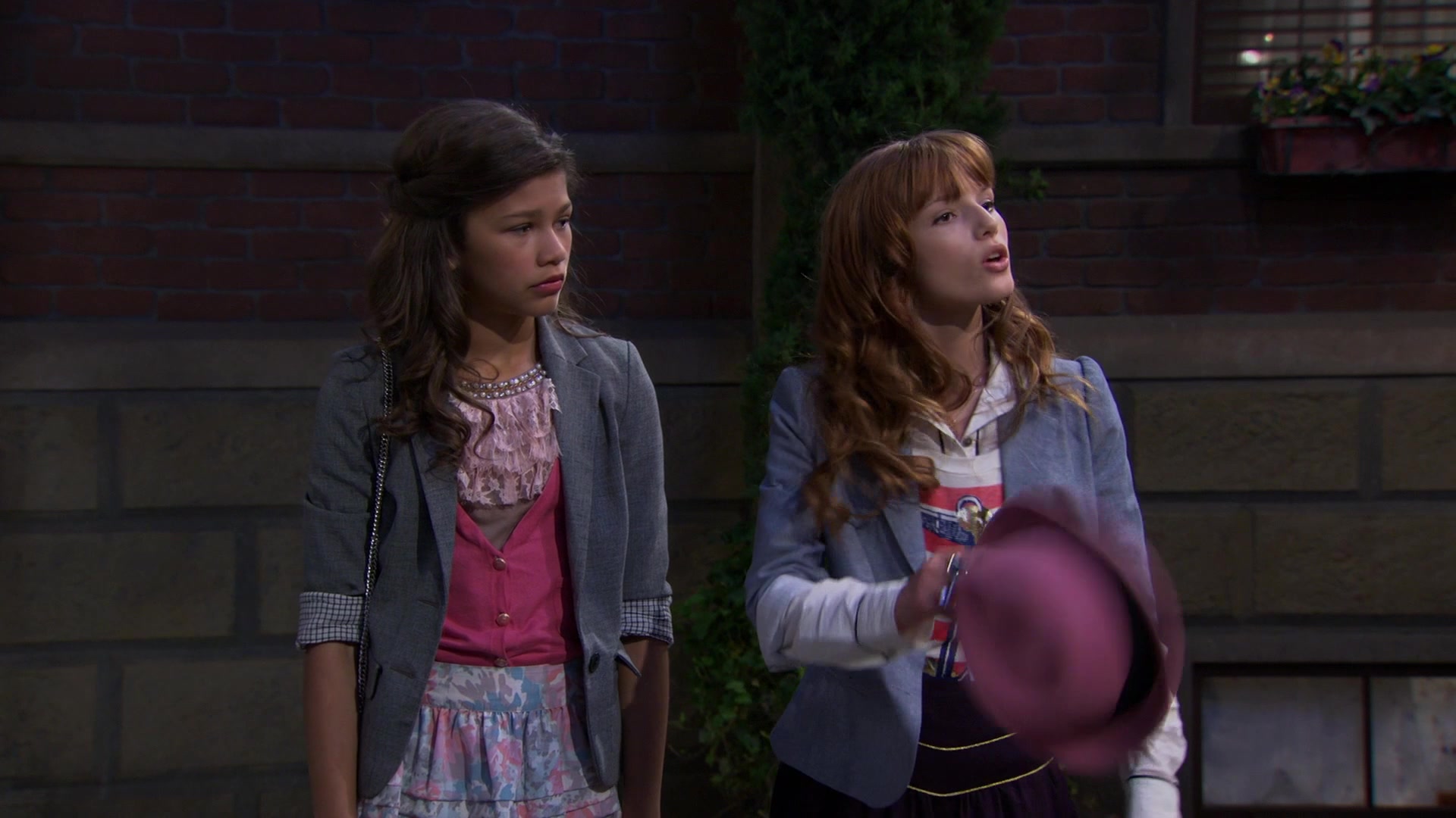 Shake_It_Up_S01E02_1080p_BTD_001220.jpg