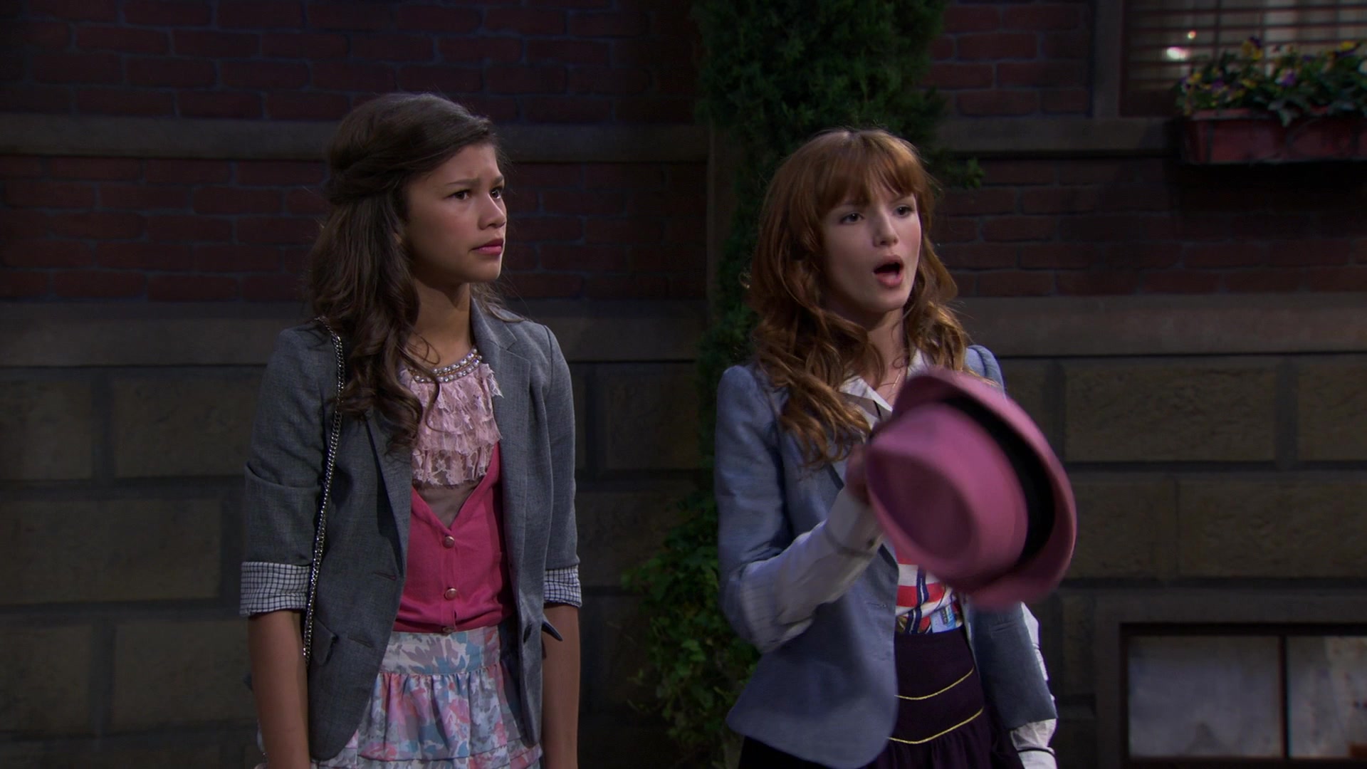 Shake_It_Up_S01E02_1080p_BTD_001224.jpg