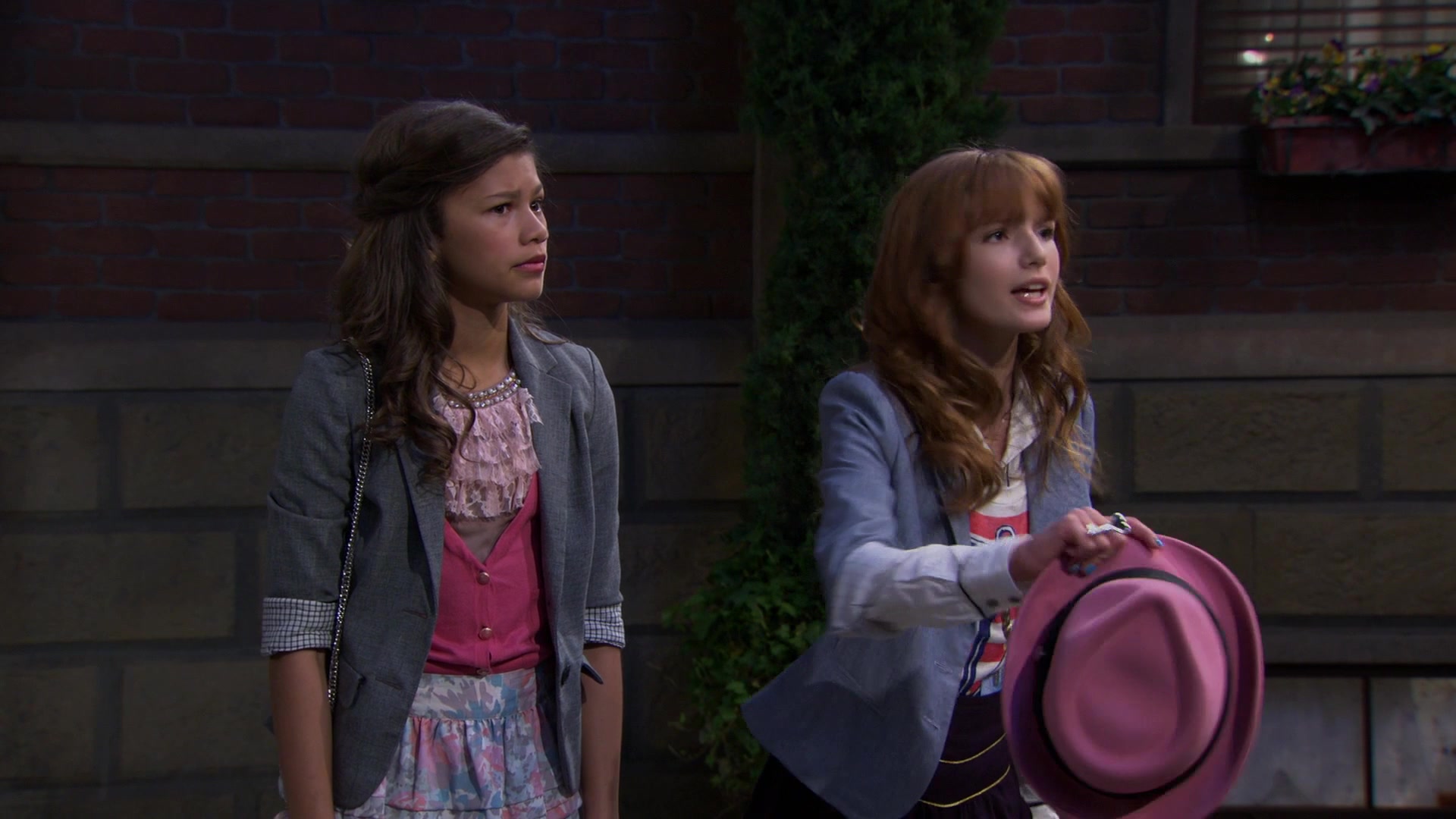 Shake_It_Up_S01E02_1080p_BTD_001225.jpg Shake_It_Up_S01E02_1080p_BTD_001225.jpg