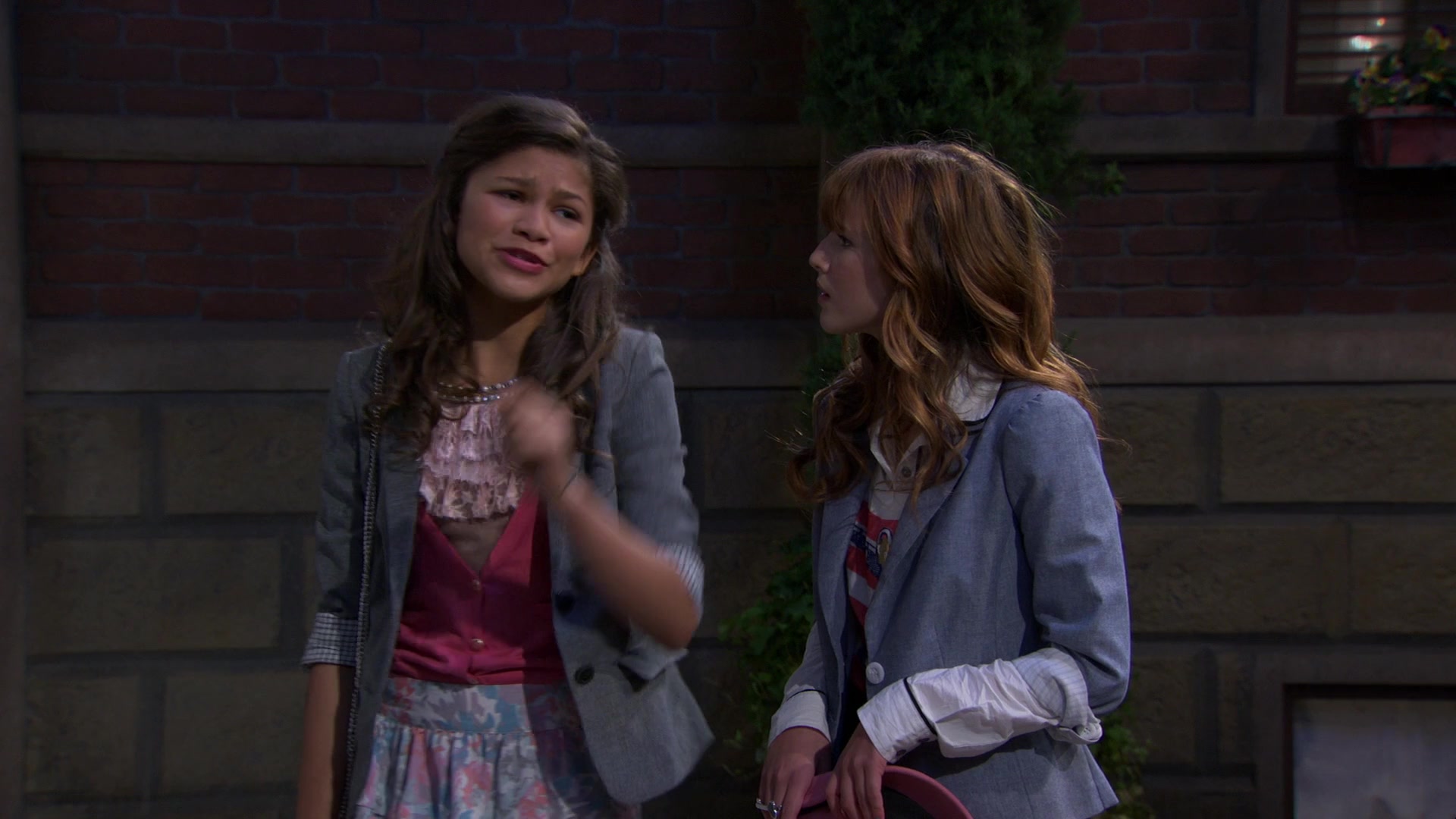 Shake_It_Up_S01E02_1080p_BTD_001232.jpg