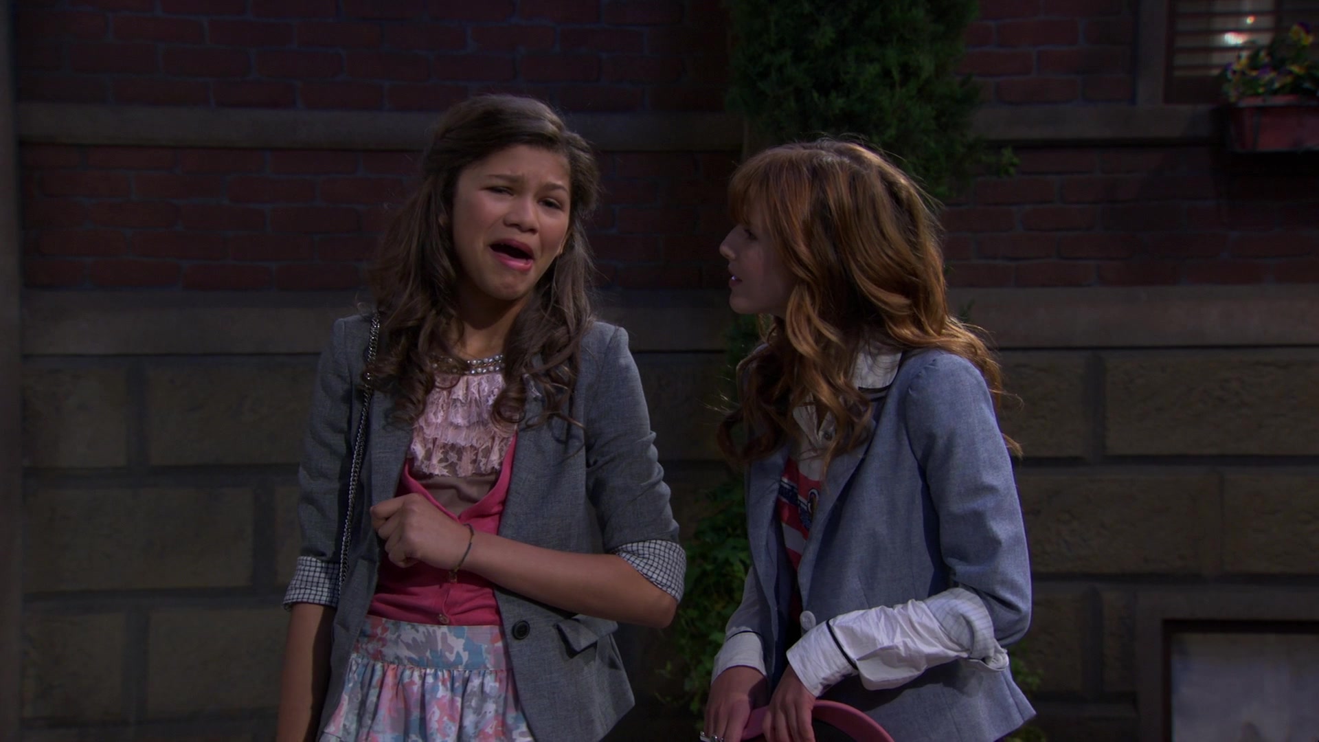 Shake_It_Up_S01E02_1080p_BTD_001235.jpg Shake_It_Up_S01E02_1080p_BTD_001235.jpg