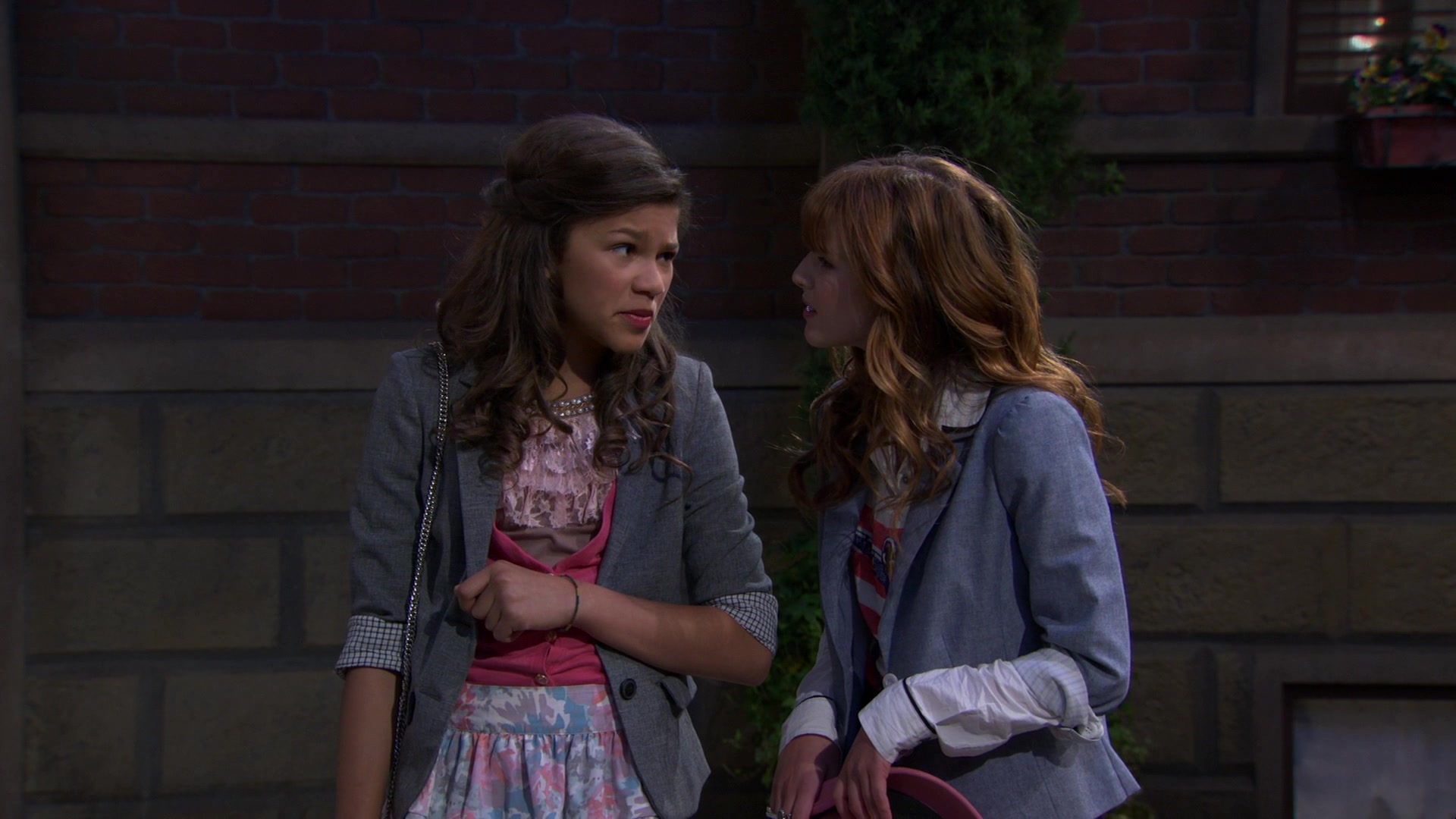 Shake_It_Up_S01E02_1080p_BTD_001237.jpg