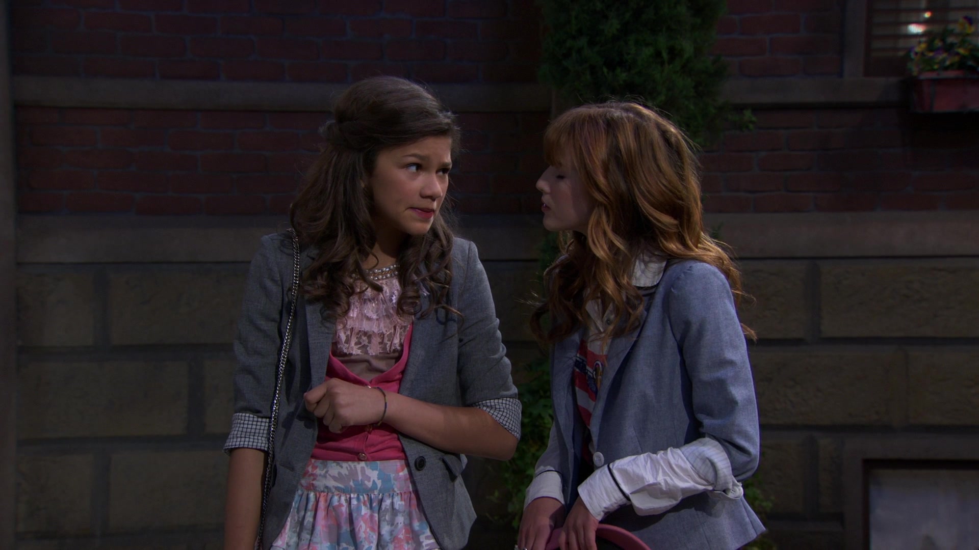Shake_It_Up_S01E02_1080p_BTD_001238.jpg