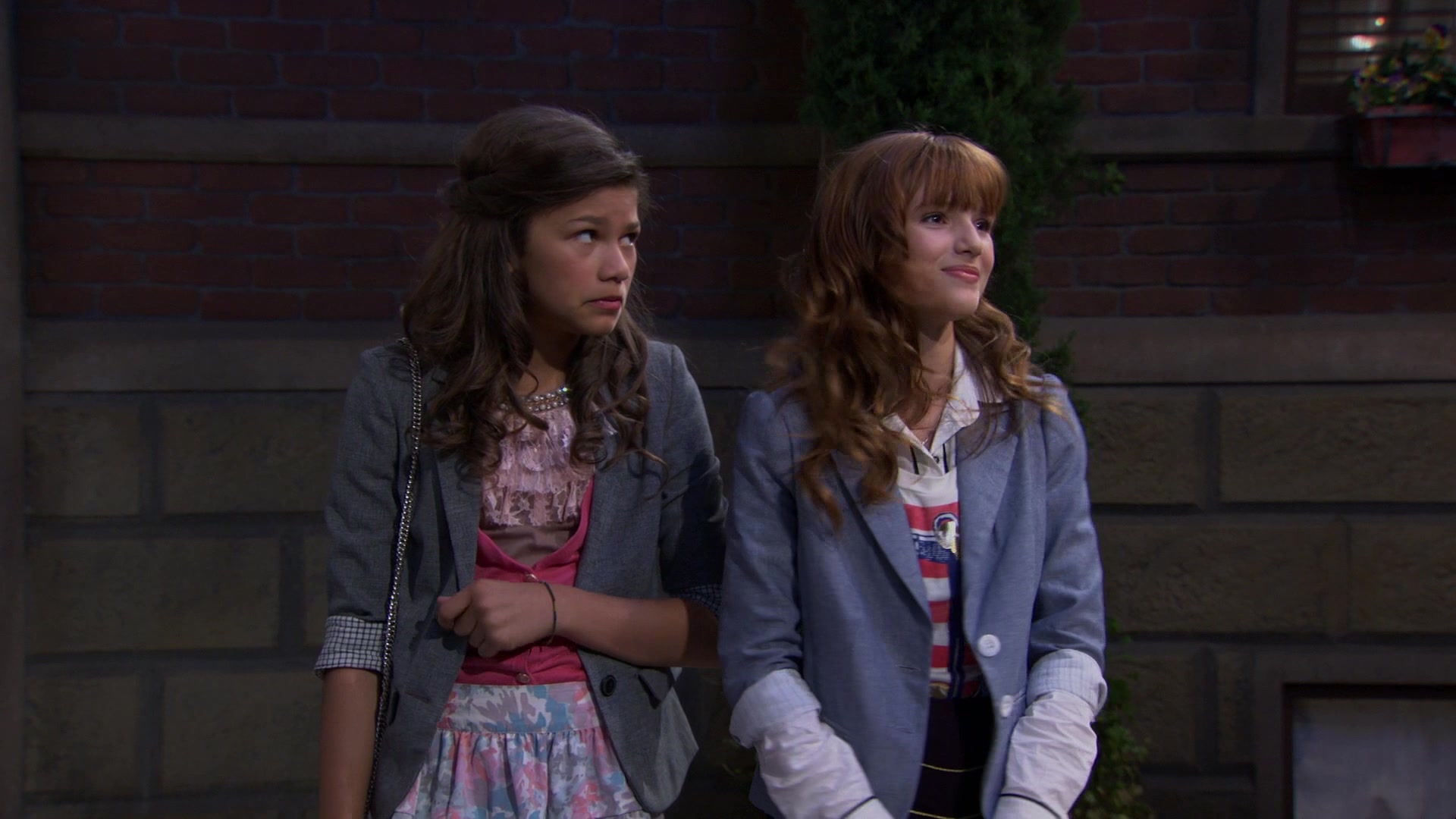 Shake_It_Up_S01E02_1080p_BTD_001240.jpg Shake_It_Up_S01E02_1080p_BTD_001240.jpg