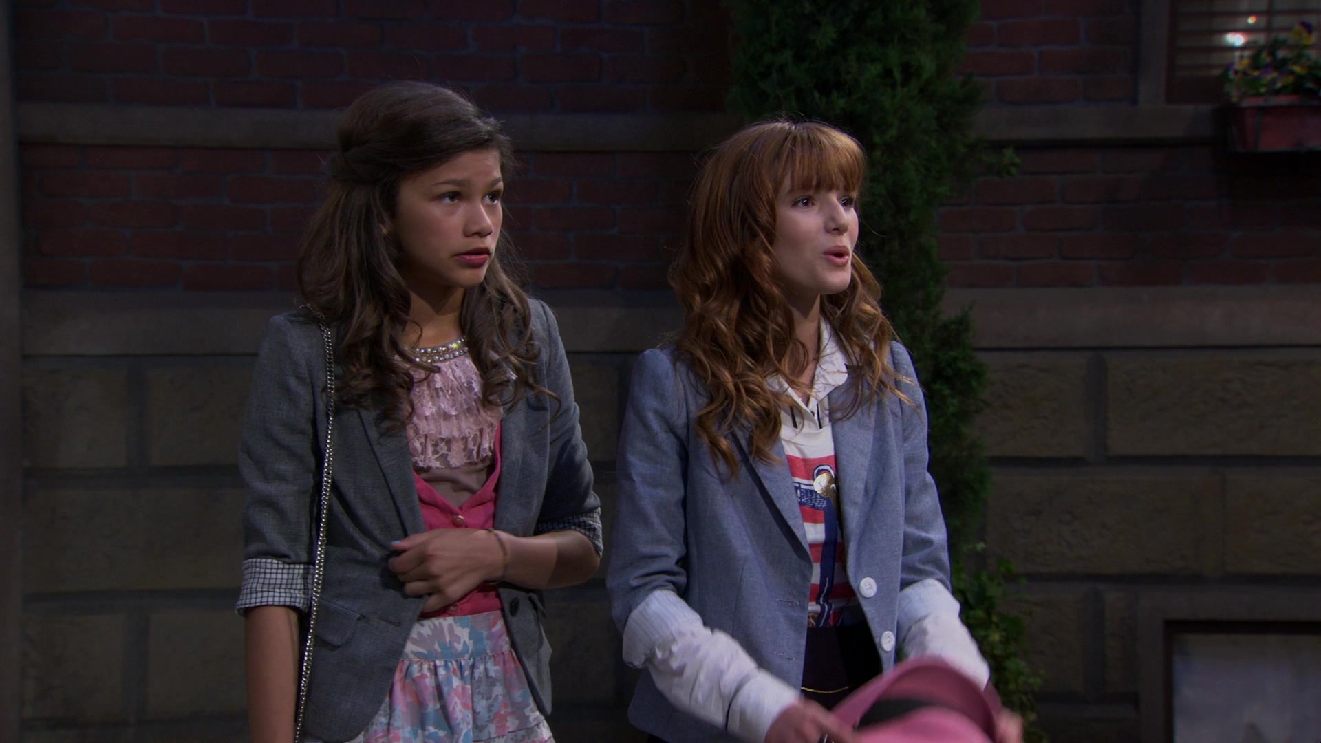 Shake_It_Up_S01E02_1080p_BTD_001243.jpg