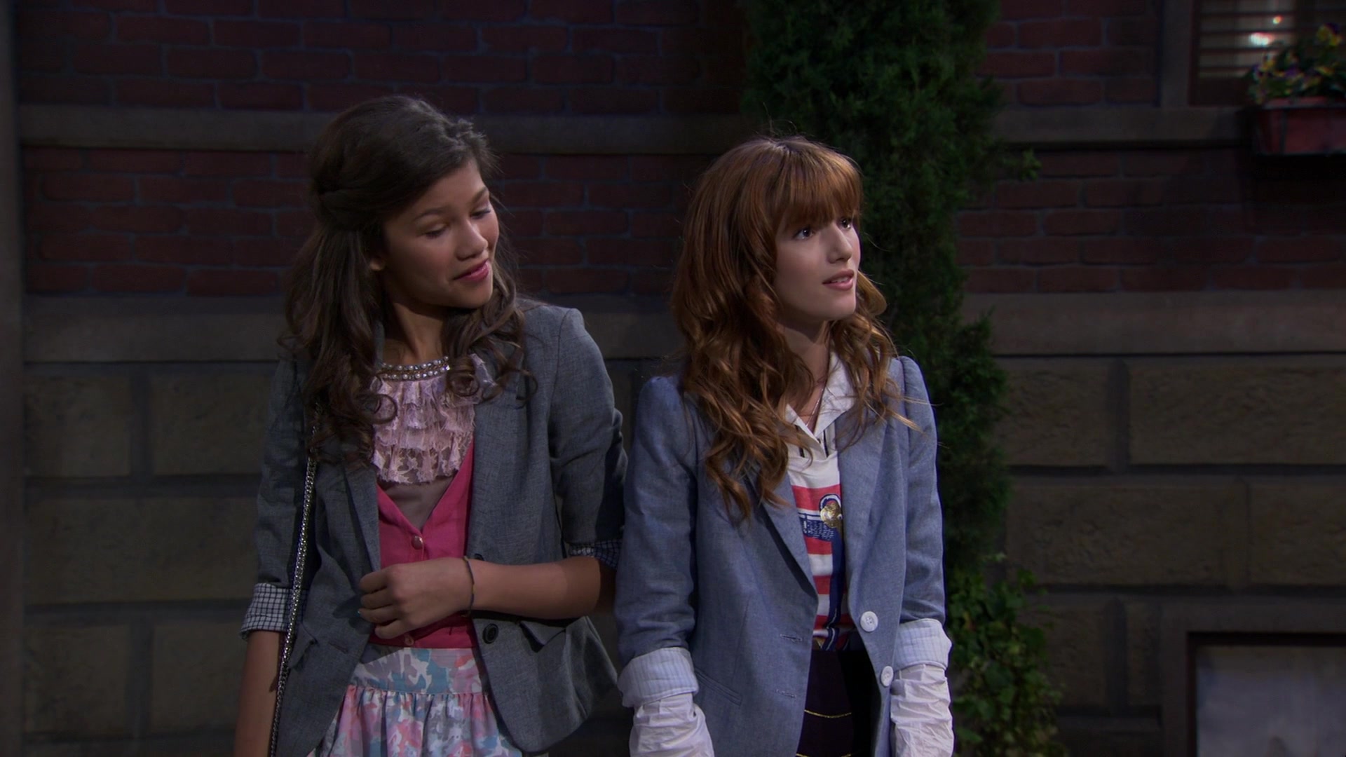 Shake_It_Up_S01E02_1080p_BTD_001250.jpg