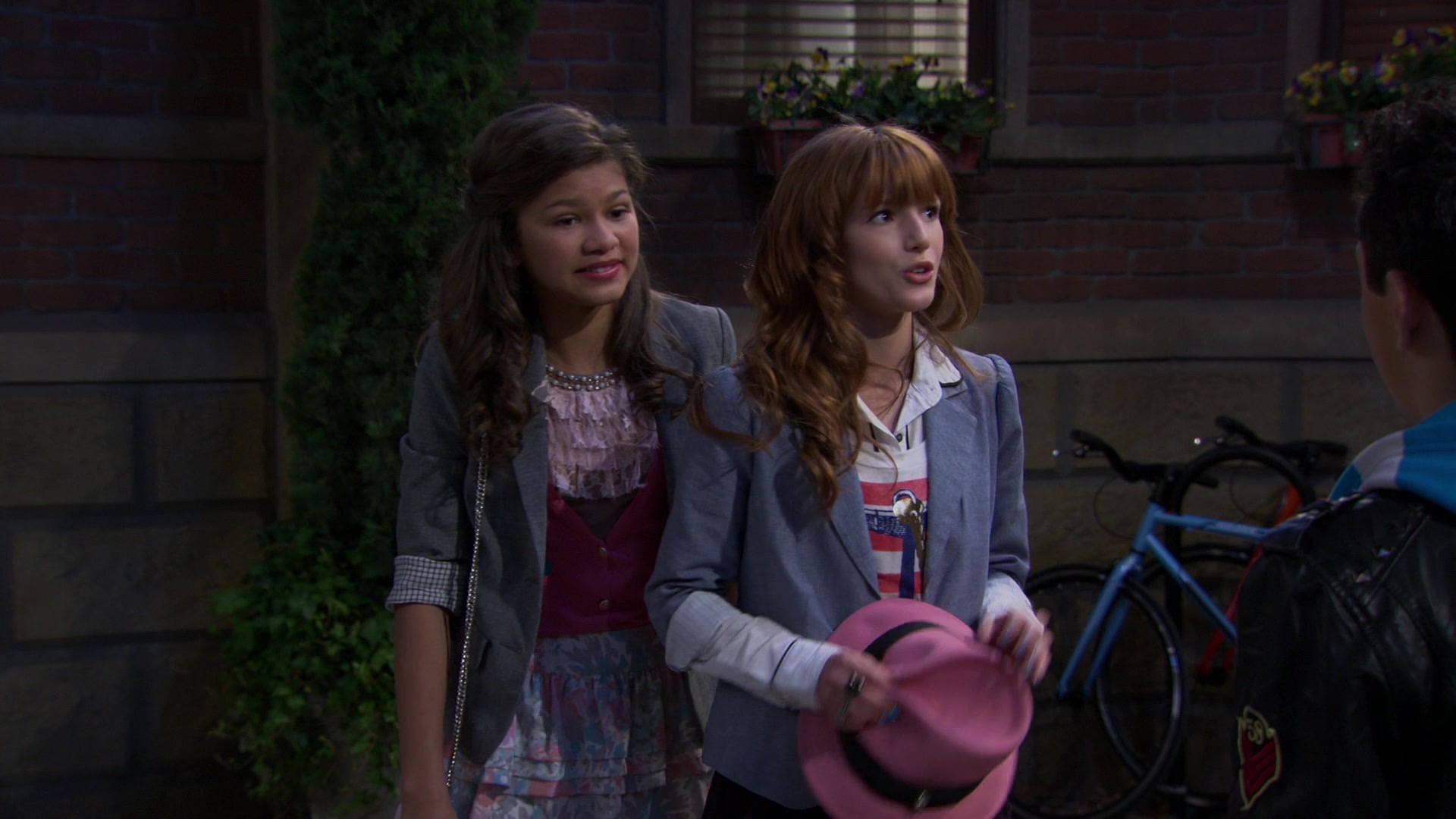 Shake_It_Up_S01E02_1080p_BTD_001256.jpg