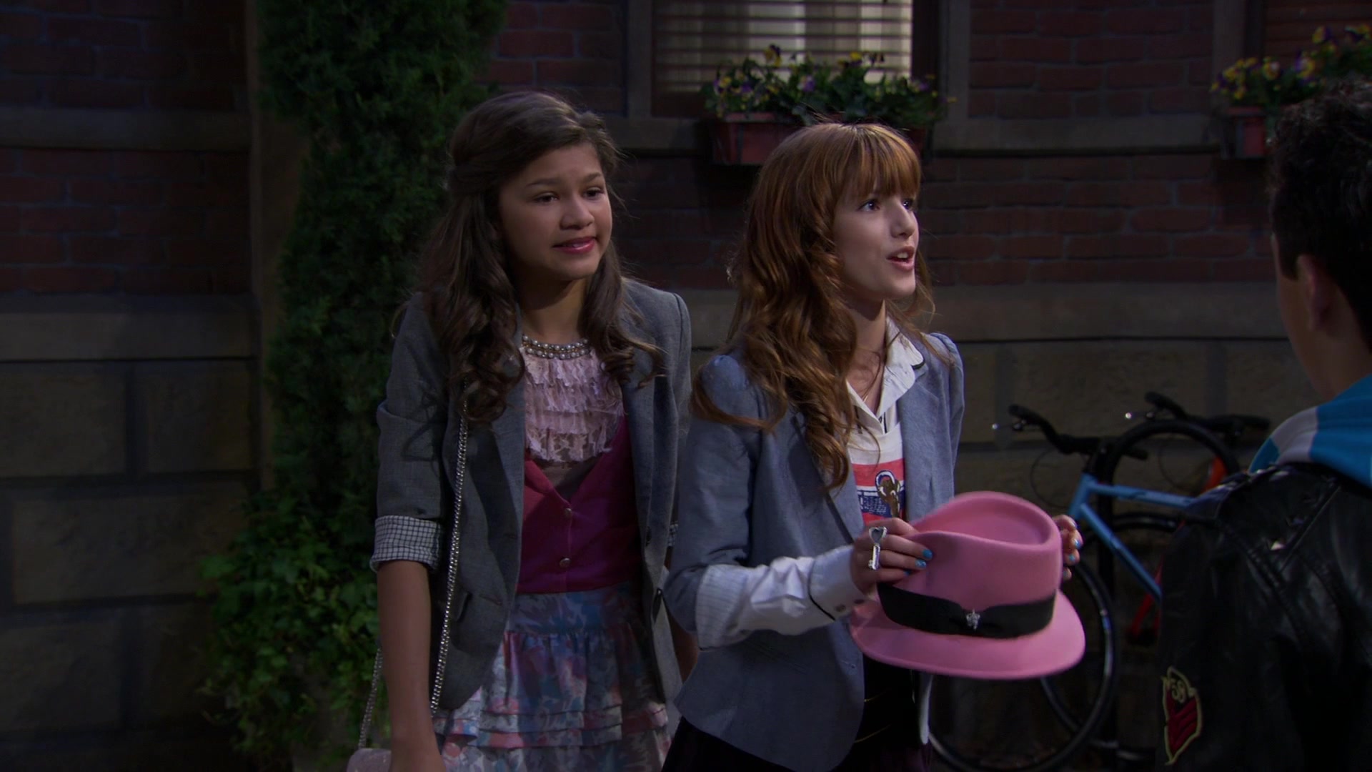 Shake_It_Up_S01E02_1080p_BTD_001257.jpg Shake_It_Up_S01E02_1080p_BTD_001257.jpg