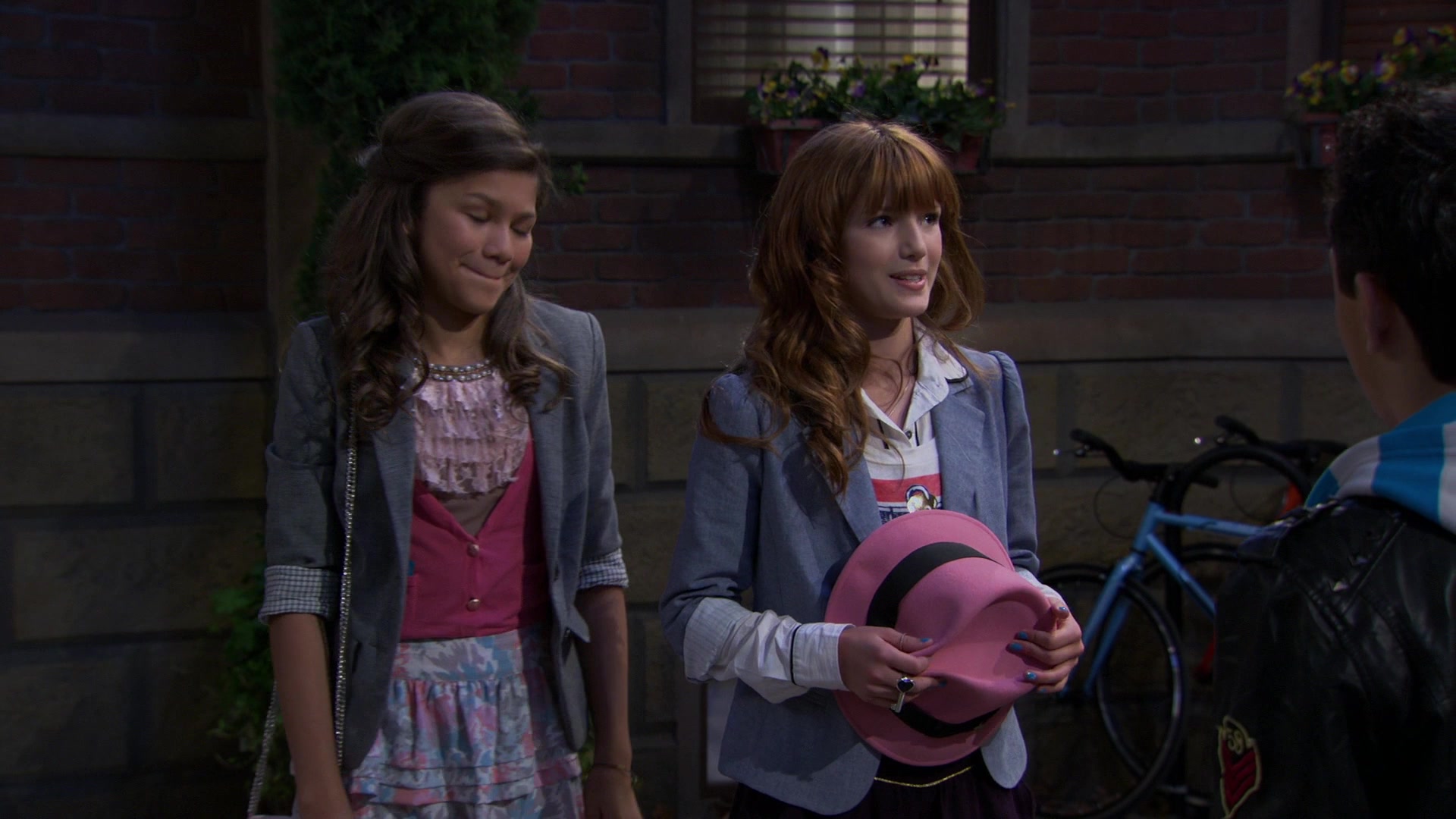 Shake_It_Up_S01E02_1080p_BTD_001259.jpg