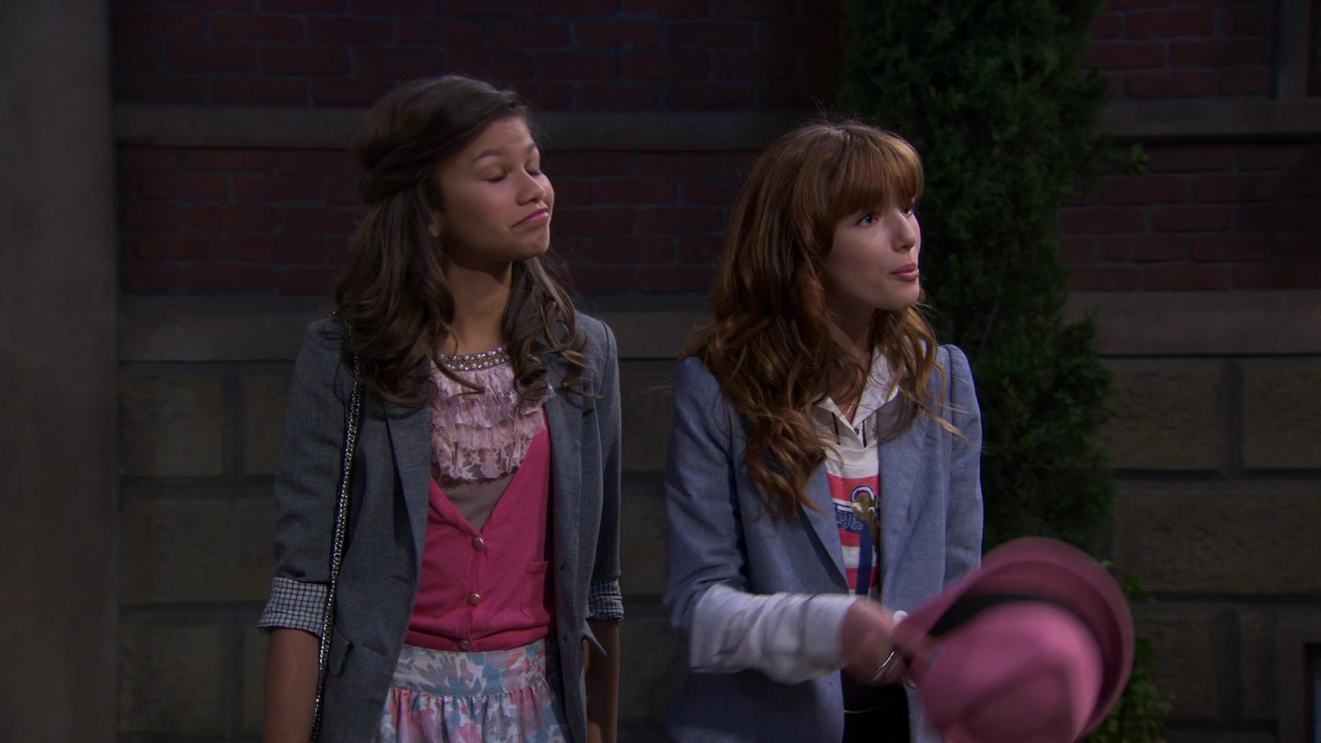 Shake_It_Up_S01E02_1080p_BTD_001276.jpg