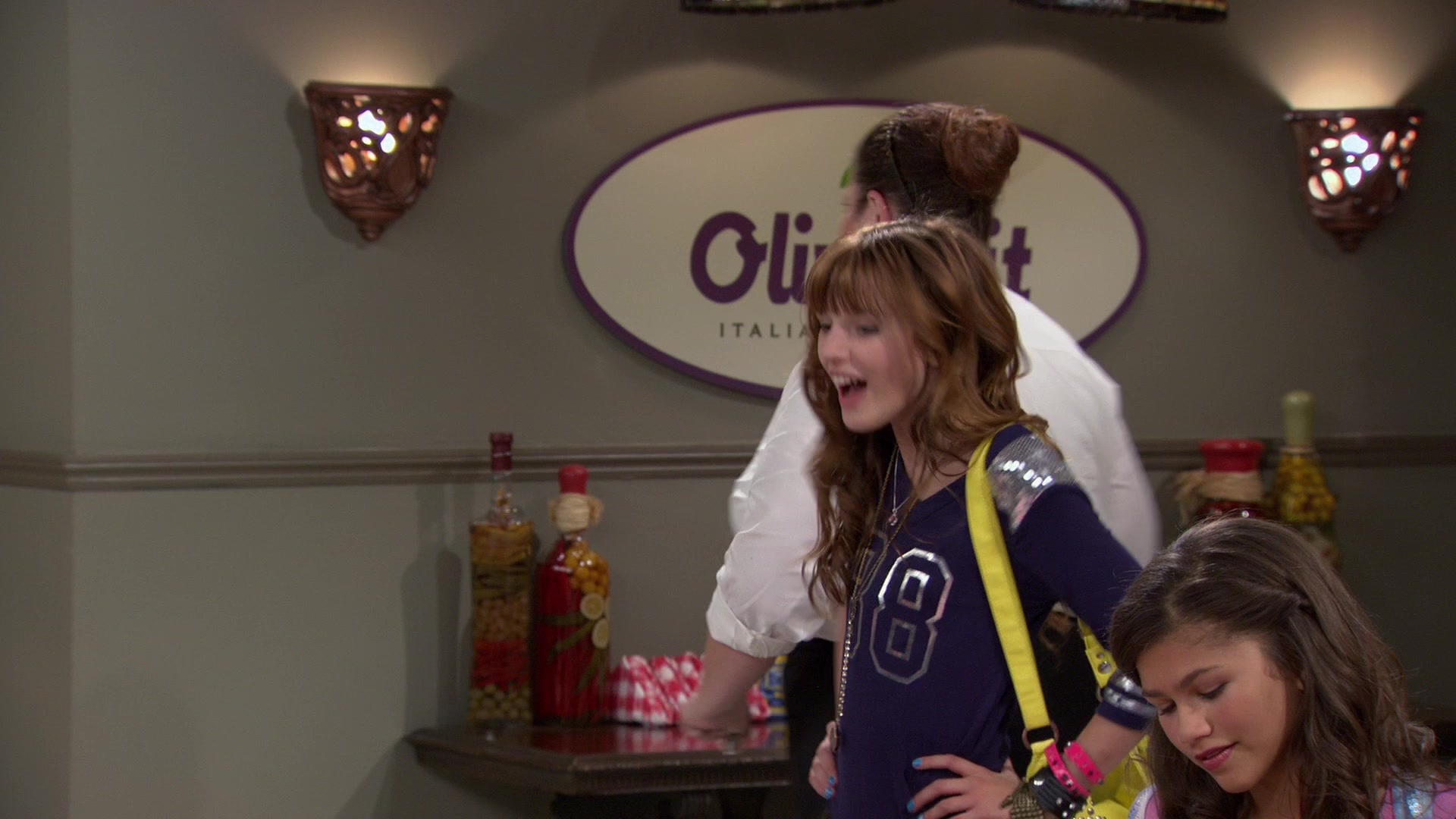 Shake_It_Up_S01E02_1080p_BTD_001341.jpg