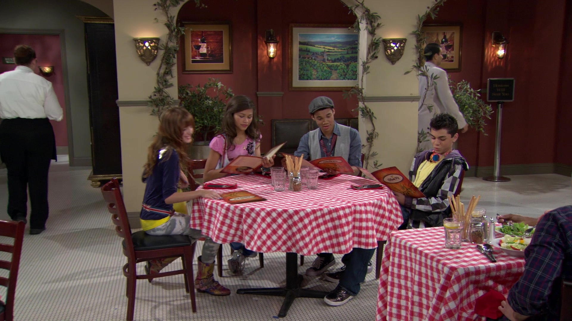 Shake_It_Up_S01E02_1080p_BTD_001344.jpg