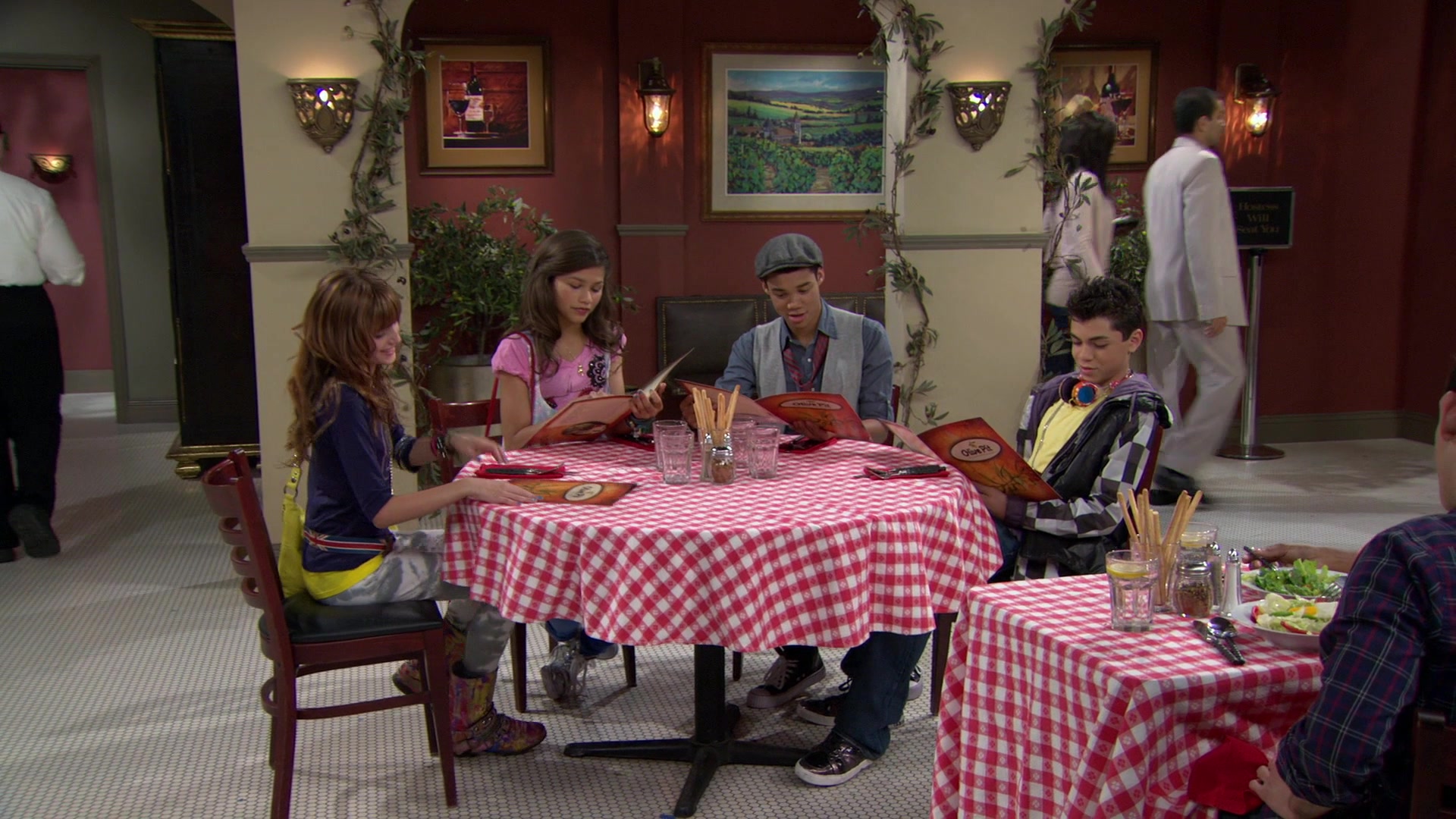 Shake_It_Up_S01E02_1080p_BTD_001345.jpg Shake_It_Up_S01E02_1080p_BTD_001345.jpg