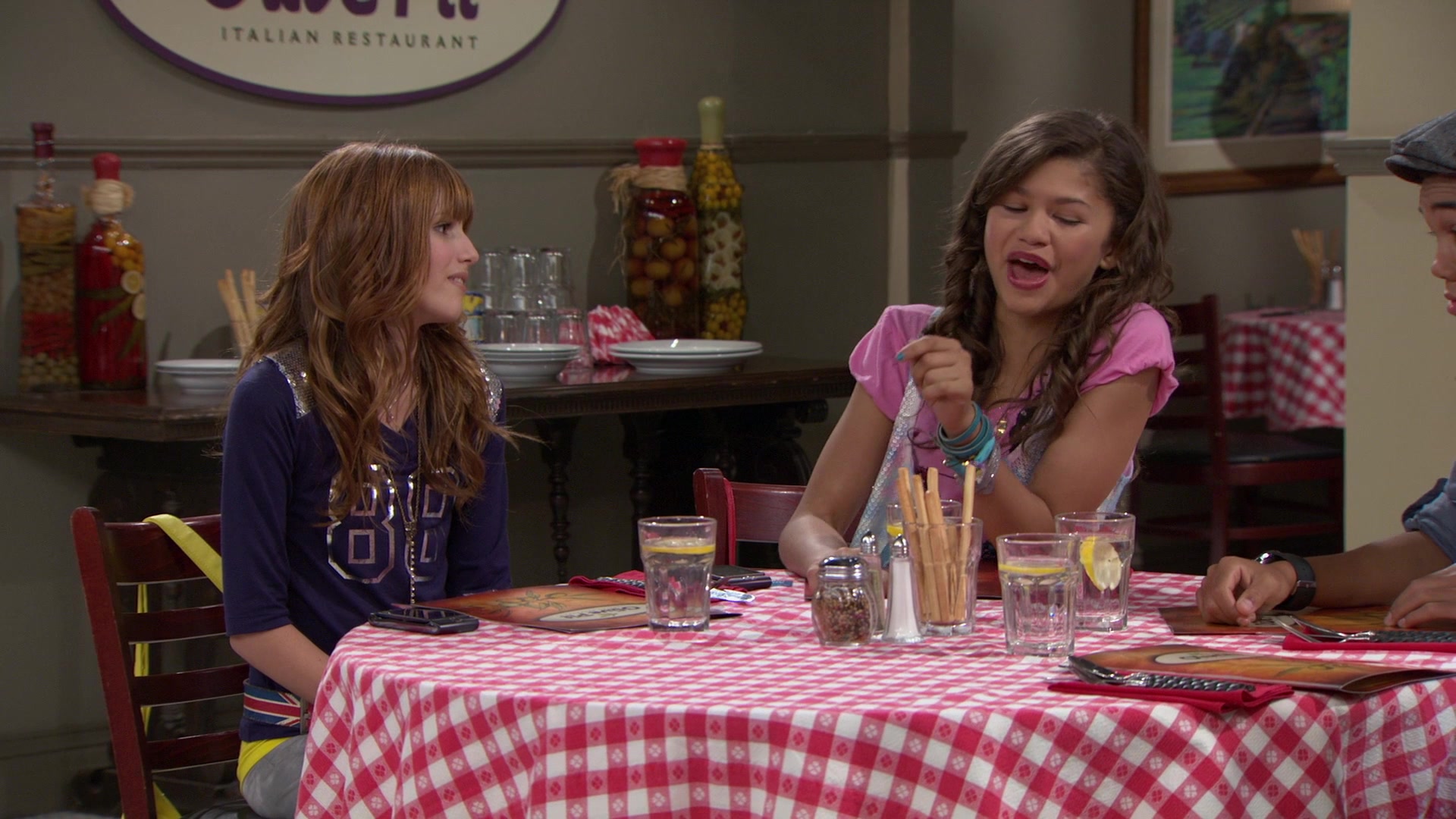Shake_It_Up_S01E02_1080p_BTD_001446.jpg Shake_It_Up_S01E02_1080p_BTD_001446.jpg