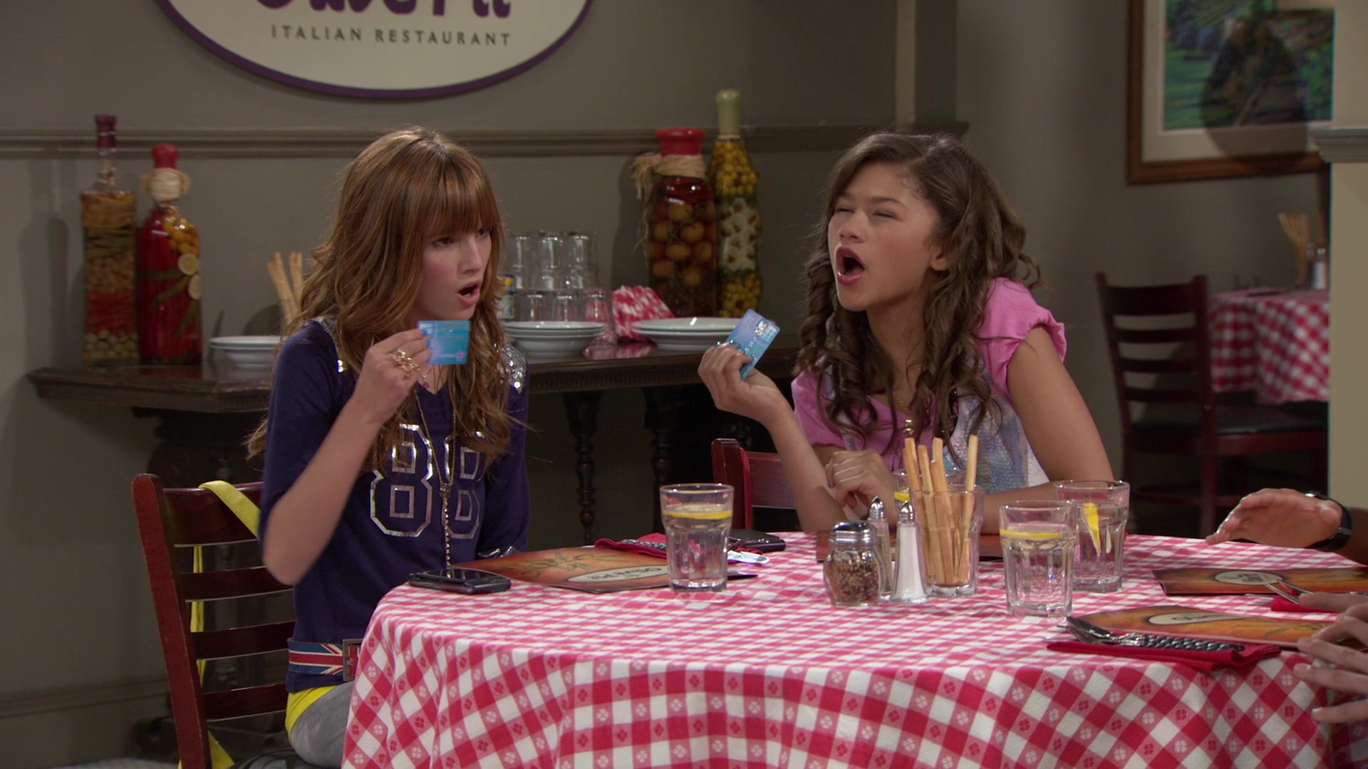 Shake_It_Up_S01E02_1080p_BTD_001467.jpg Shake_It_Up_S01E02_1080p_BTD_001467.jpg