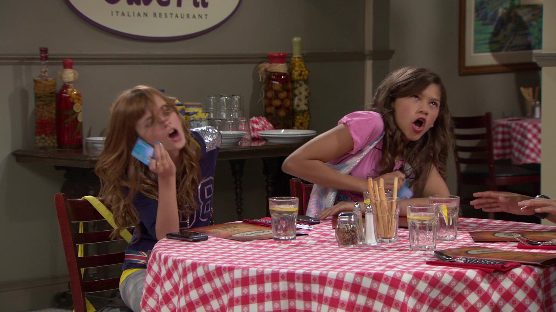 Shake_It_Up_S01E02_1080p_BTD_001470.jpg Shake_It_Up_S01E02_1080p_BTD_001470.jpg