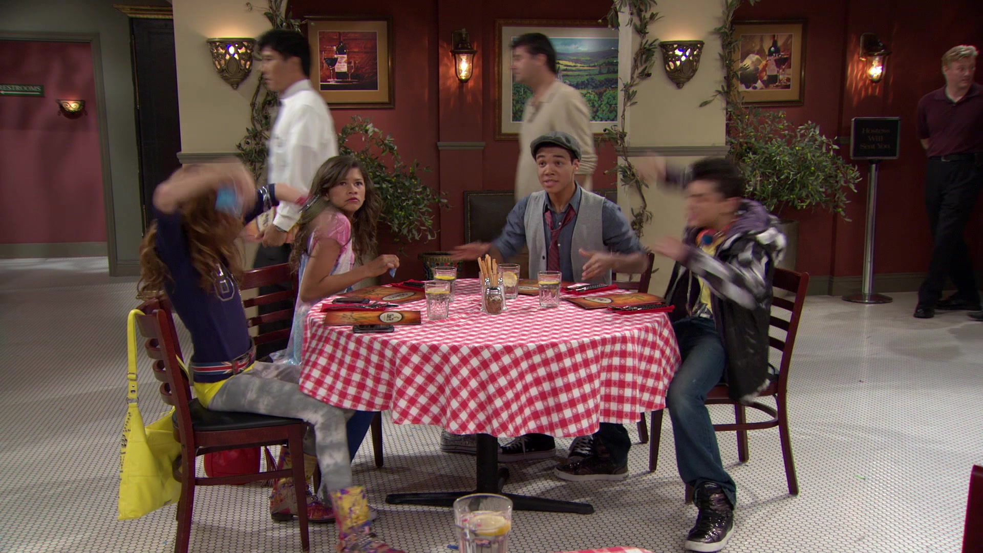Shake_It_Up_S01E02_1080p_BTD_001475.jpg