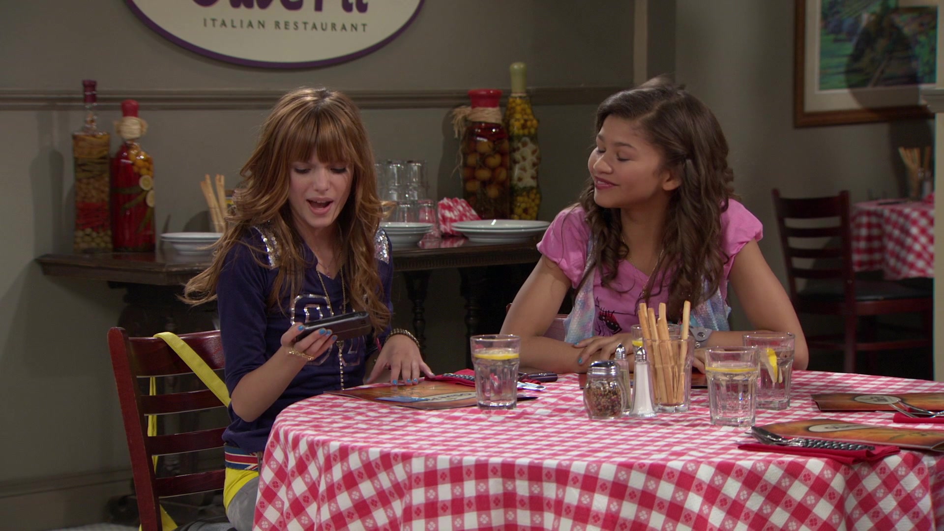 Shake_It_Up_S01E02_1080p_BTD_001485.jpg