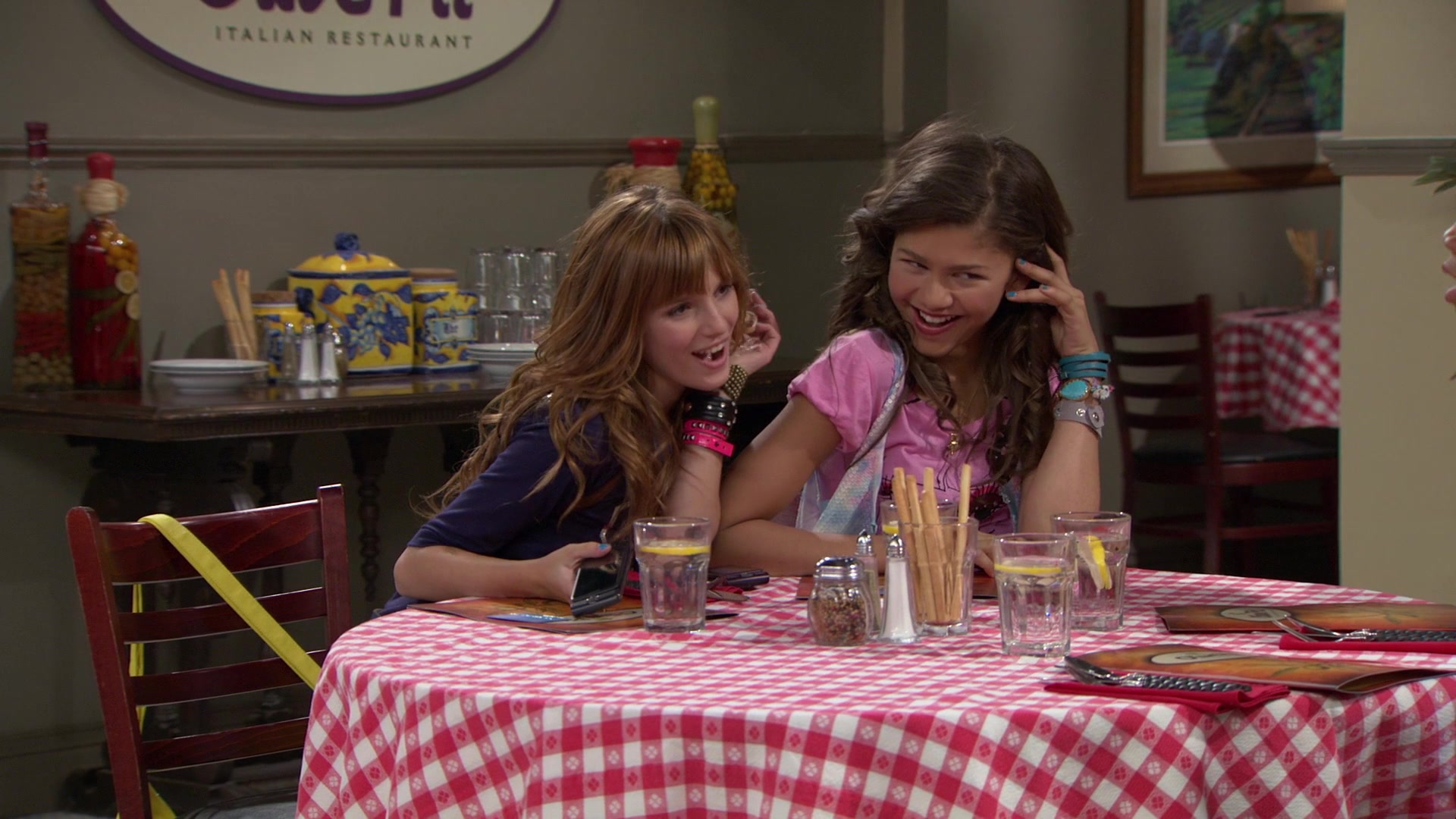 Shake_It_Up_S01E02_1080p_BTD_001493.jpg Shake_It_Up_S01E02_1080p_BTD_001493.jpg