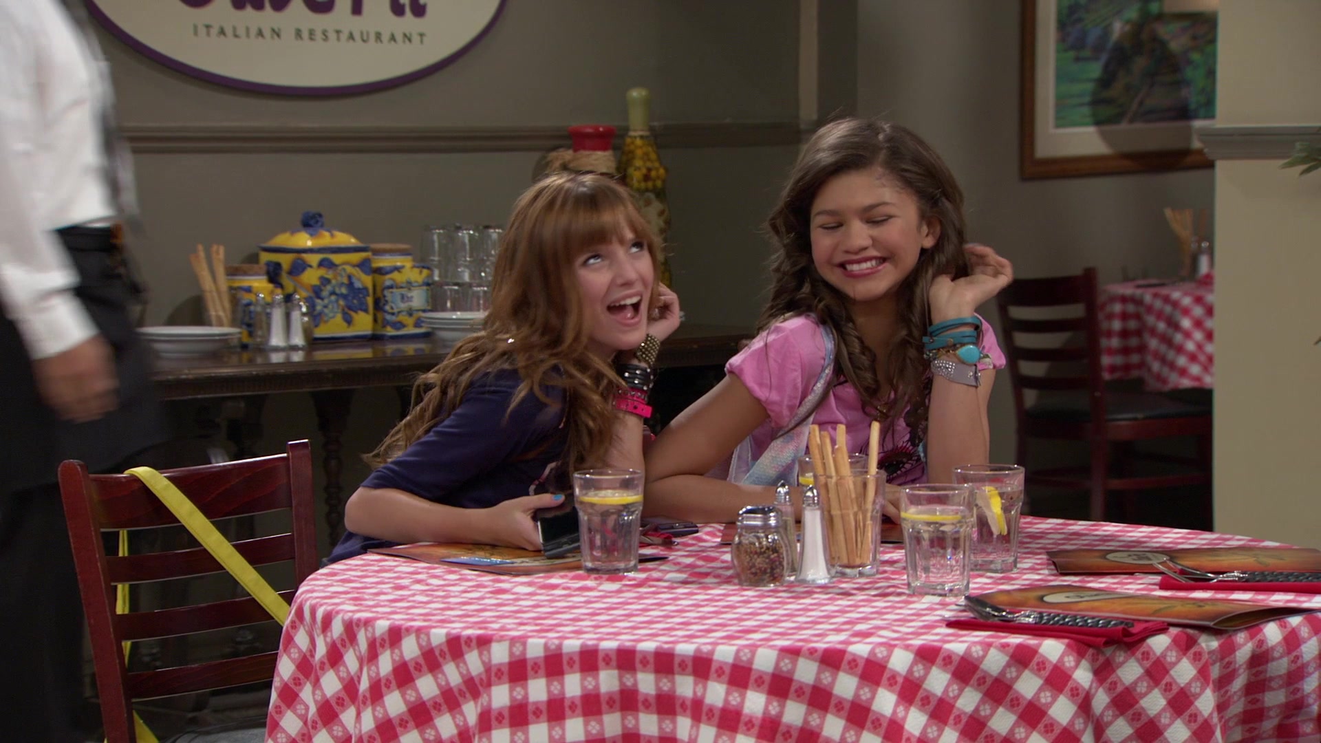 Shake_It_Up_S01E02_1080p_BTD_001494.jpg