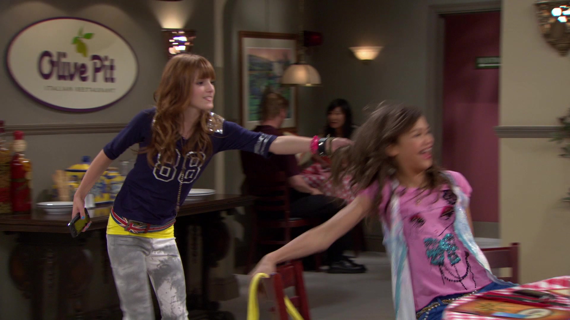 Shake_It_Up_S01E02_1080p_BTD_001581.jpg