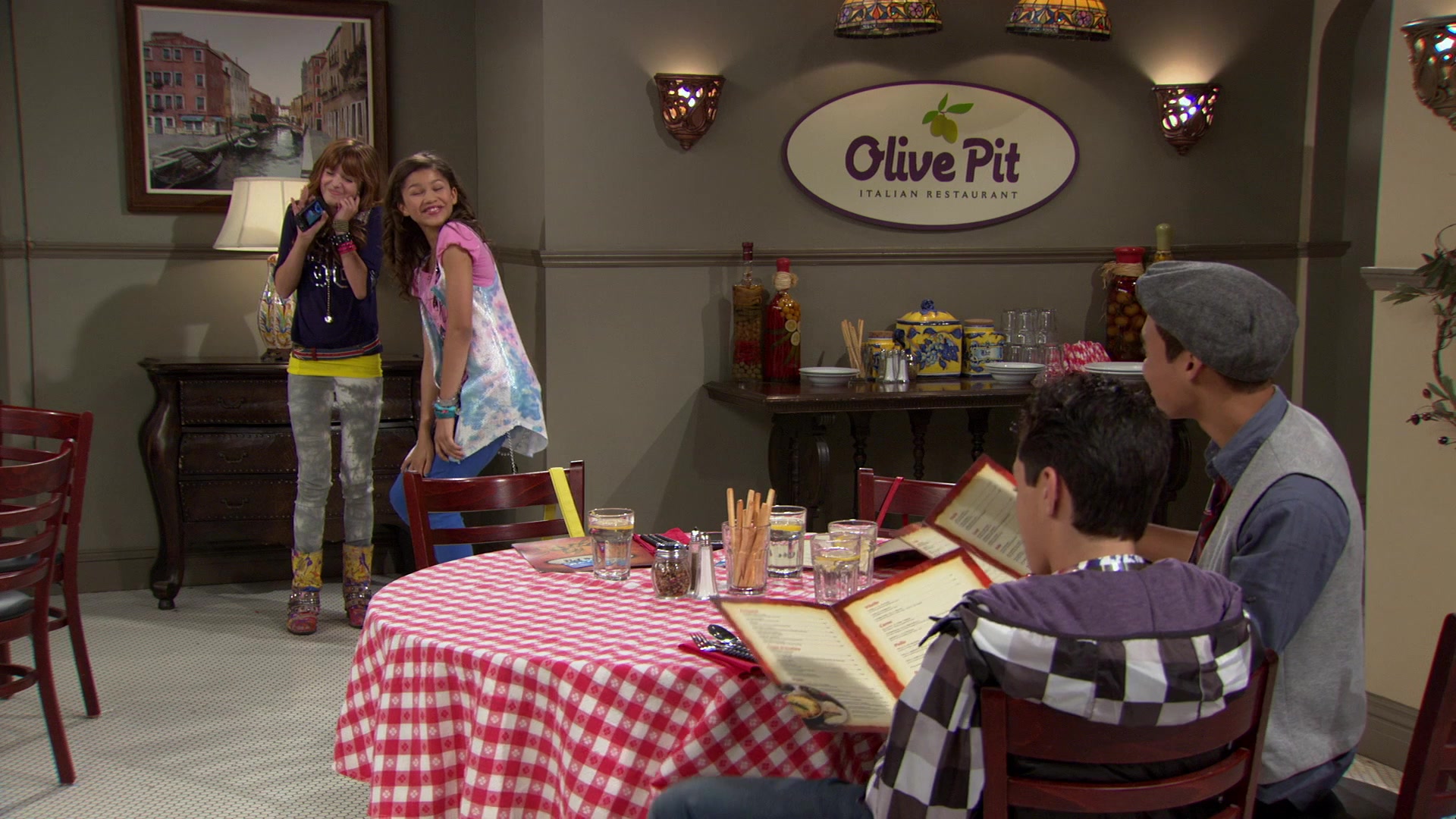Shake_It_Up_S01E02_1080p_BTD_001634.jpg Shake_It_Up_S01E02_1080p_BTD_001634.jpg