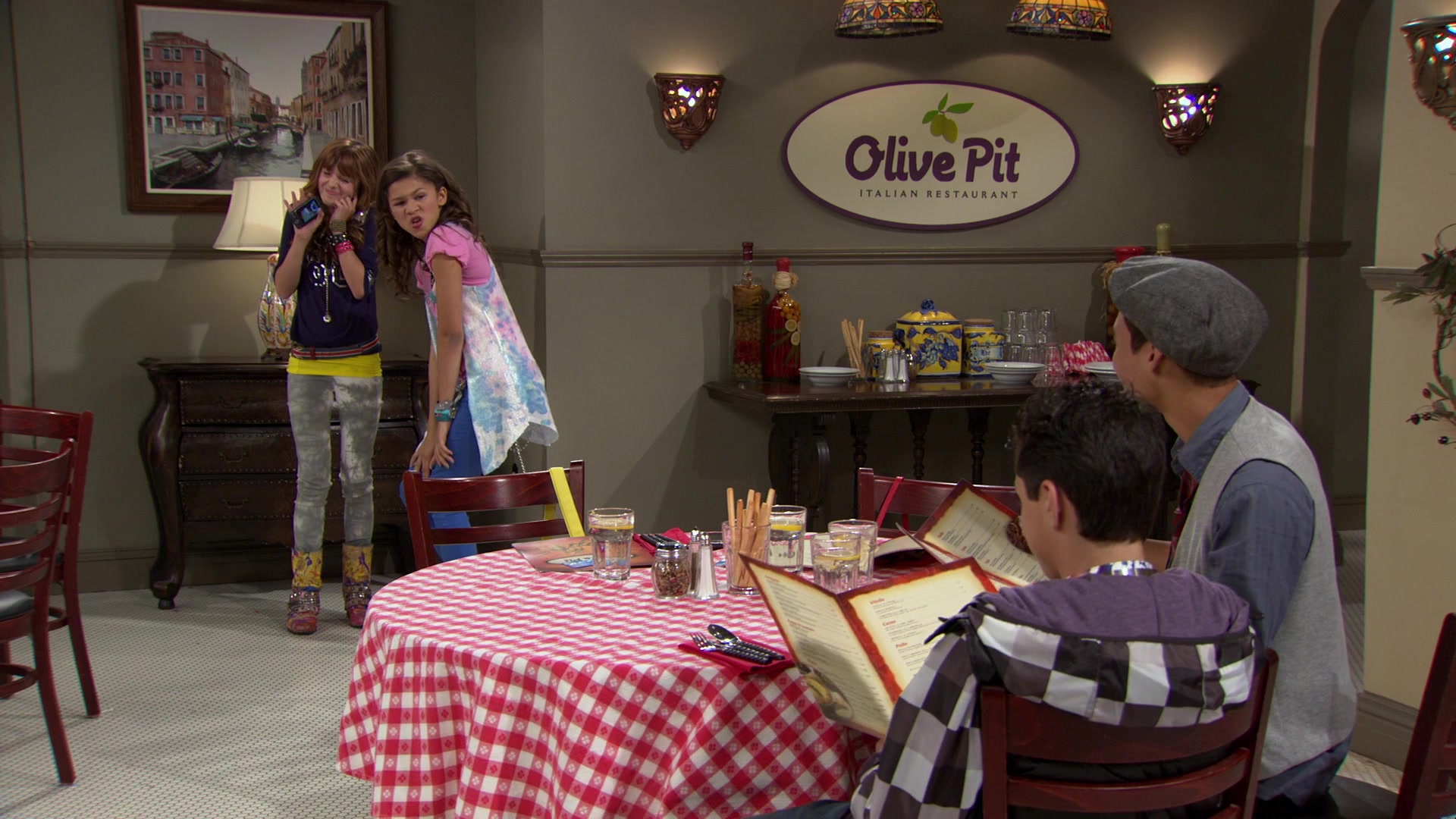 Shake_It_Up_S01E02_1080p_BTD_001636.jpg