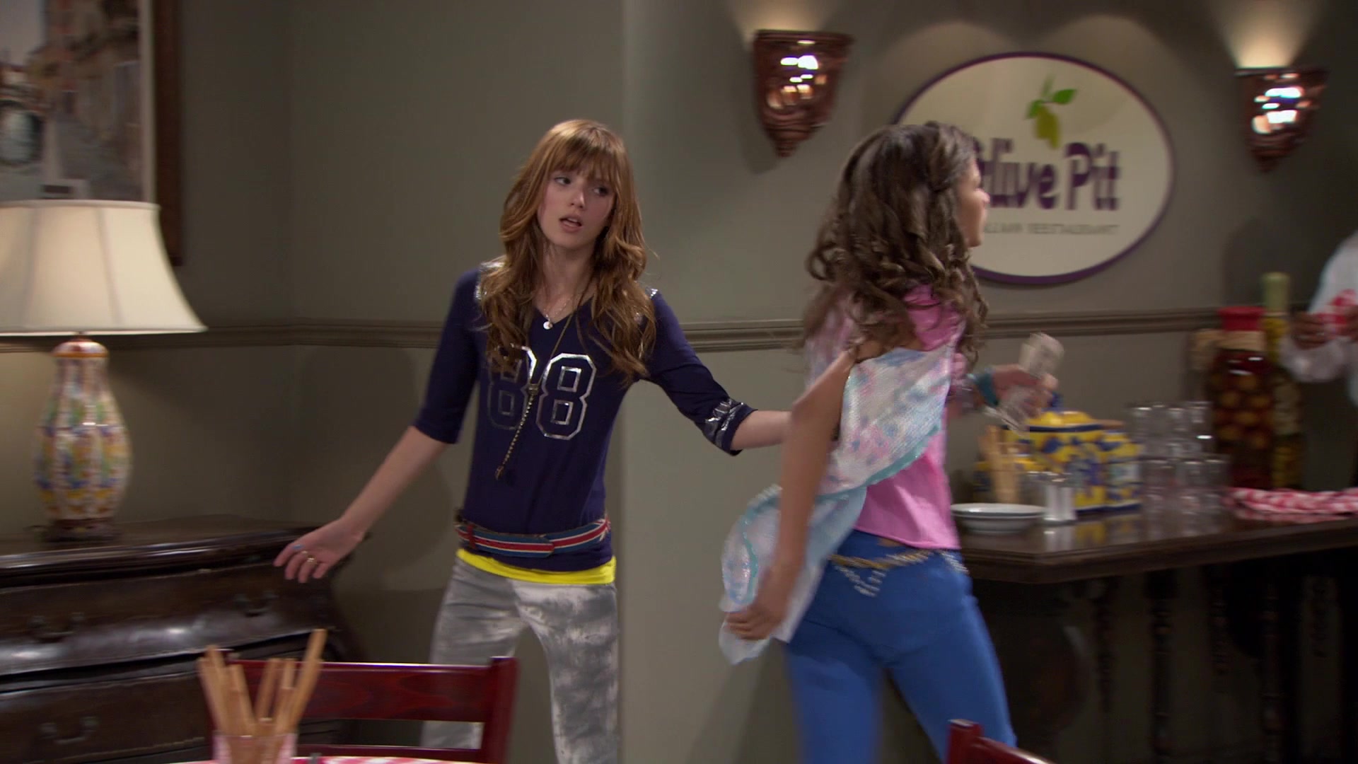 Shake_It_Up_S01E02_1080p_BTD_001692.jpg