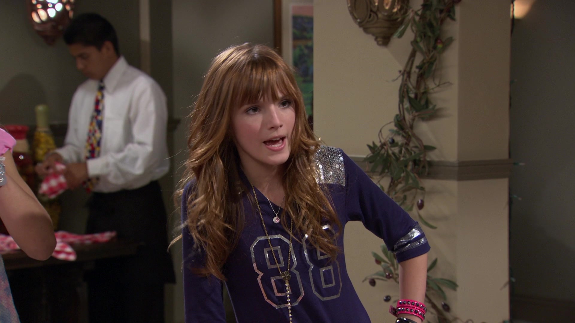 Shake_It_Up_S01E02_1080p_BTD_001725.jpg