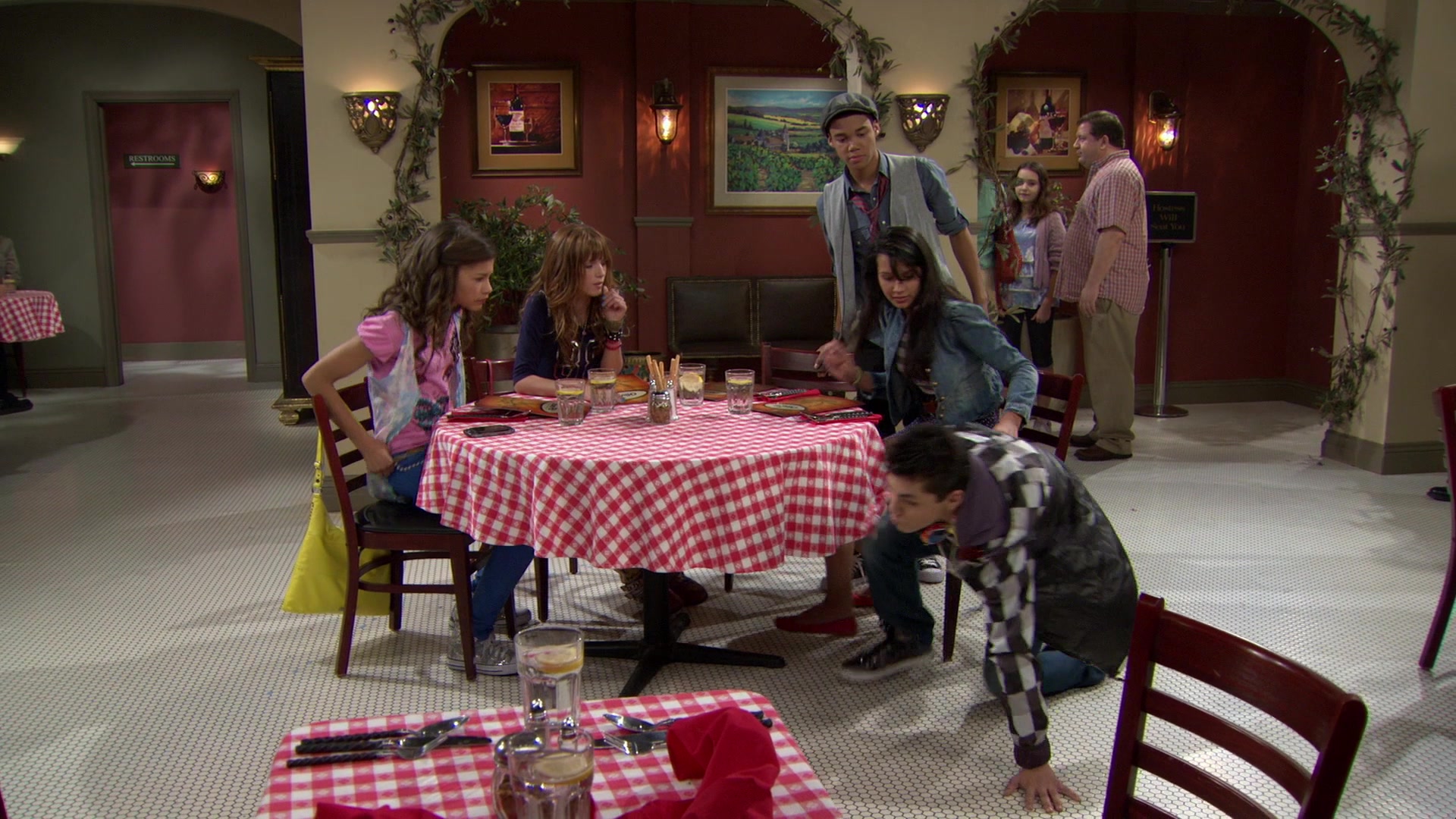 Shake_It_Up_S01E02_1080p_BTD_001751.jpg