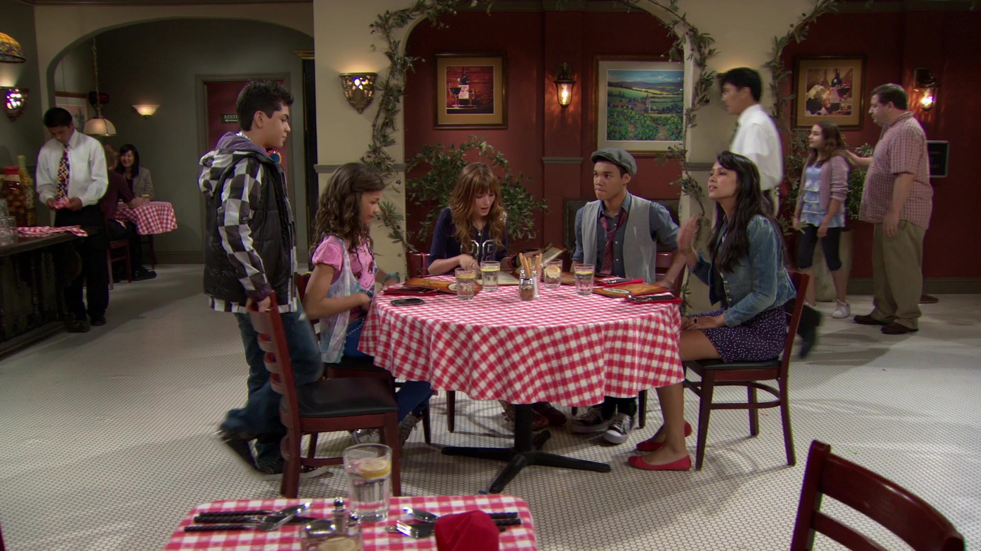 Shake_It_Up_S01E02_1080p_BTD_001761.jpg