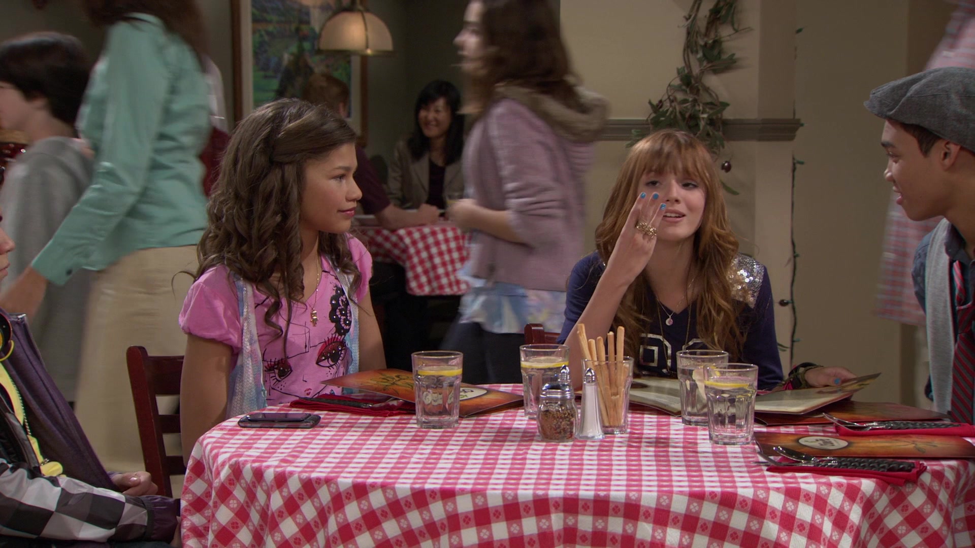 Shake_It_Up_S01E02_1080p_BTD_001771.jpg