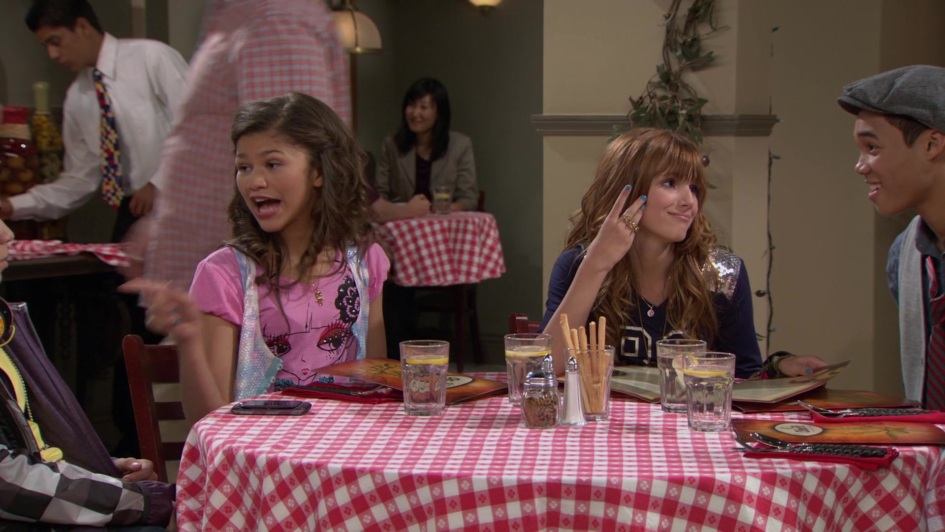 Shake_It_Up_S01E02_1080p_BTD_001774.jpg Shake_It_Up_S01E02_1080p_BTD_001774.jpg