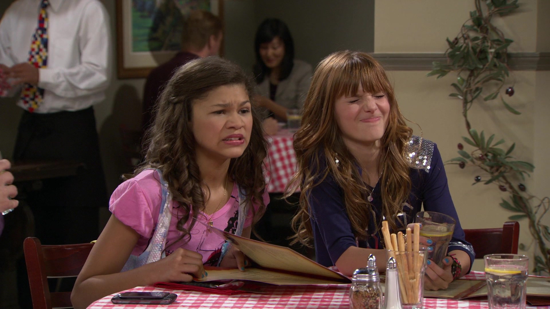 Shake_It_Up_S01E02_1080p_BTD_001859.jpg