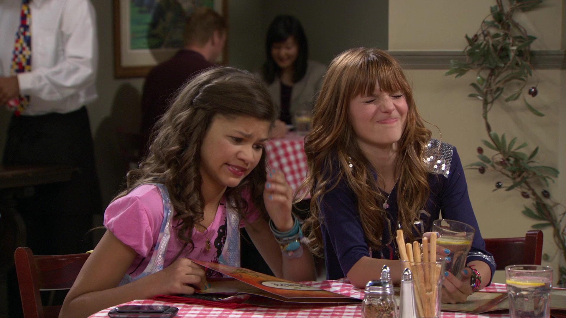 Shake_It_Up_S01E02_1080p_BTD_001861.jpg