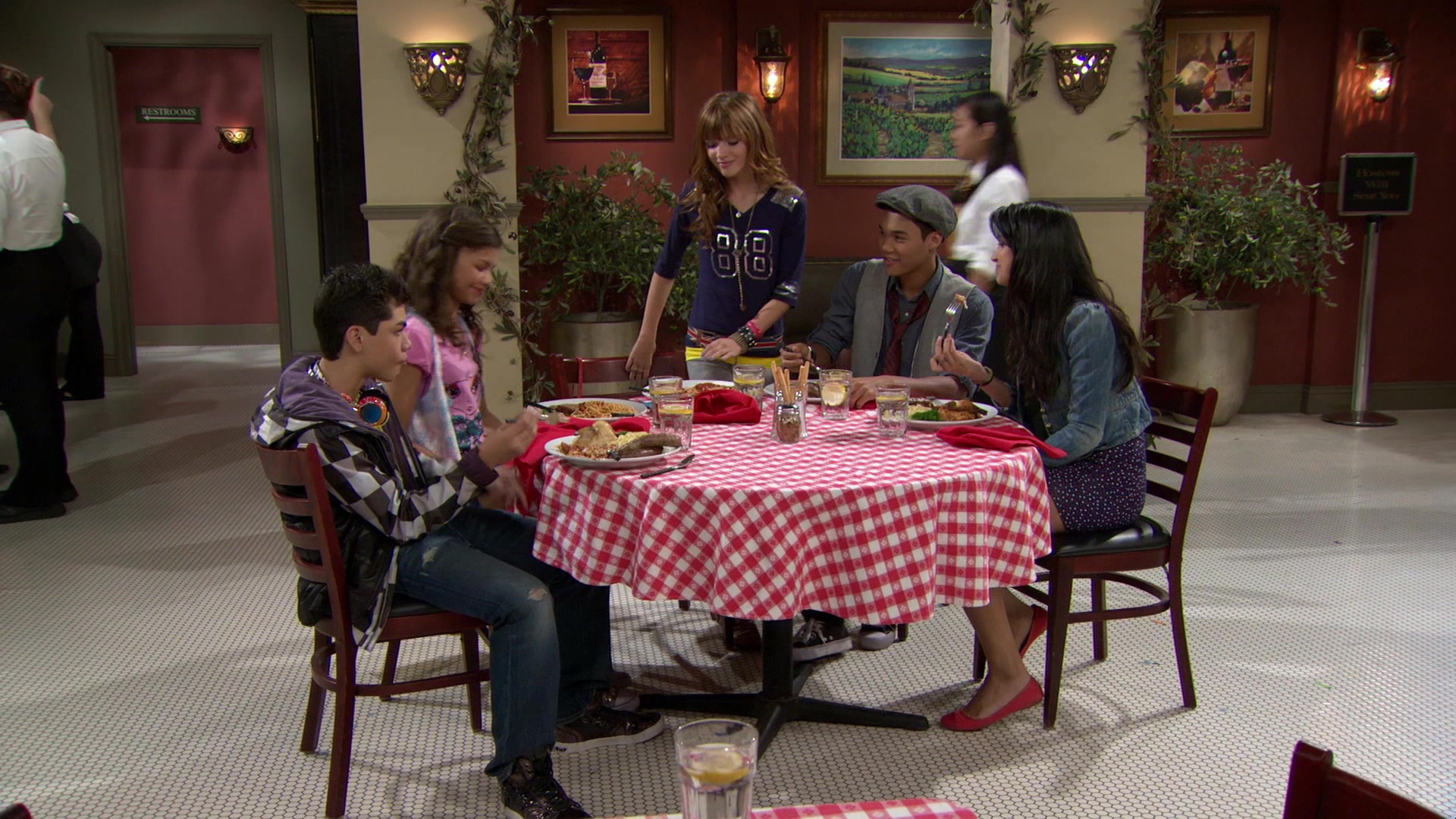 Shake_It_Up_S01E02_1080p_BTD_002020.jpg