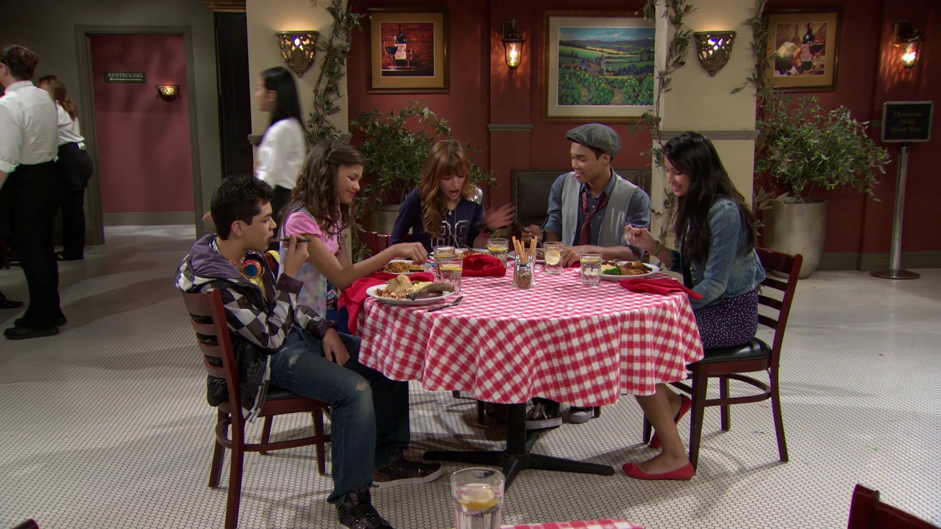 Shake_It_Up_S01E02_1080p_BTD_002023.jpg Shake_It_Up_S01E02_1080p_BTD_002023.jpg