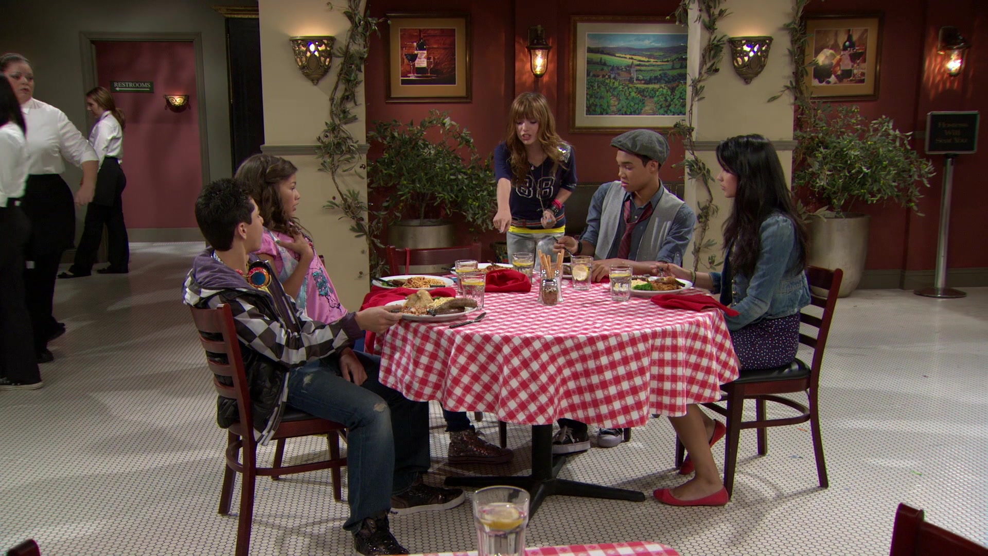Shake_It_Up_S01E02_1080p_BTD_002026.jpg